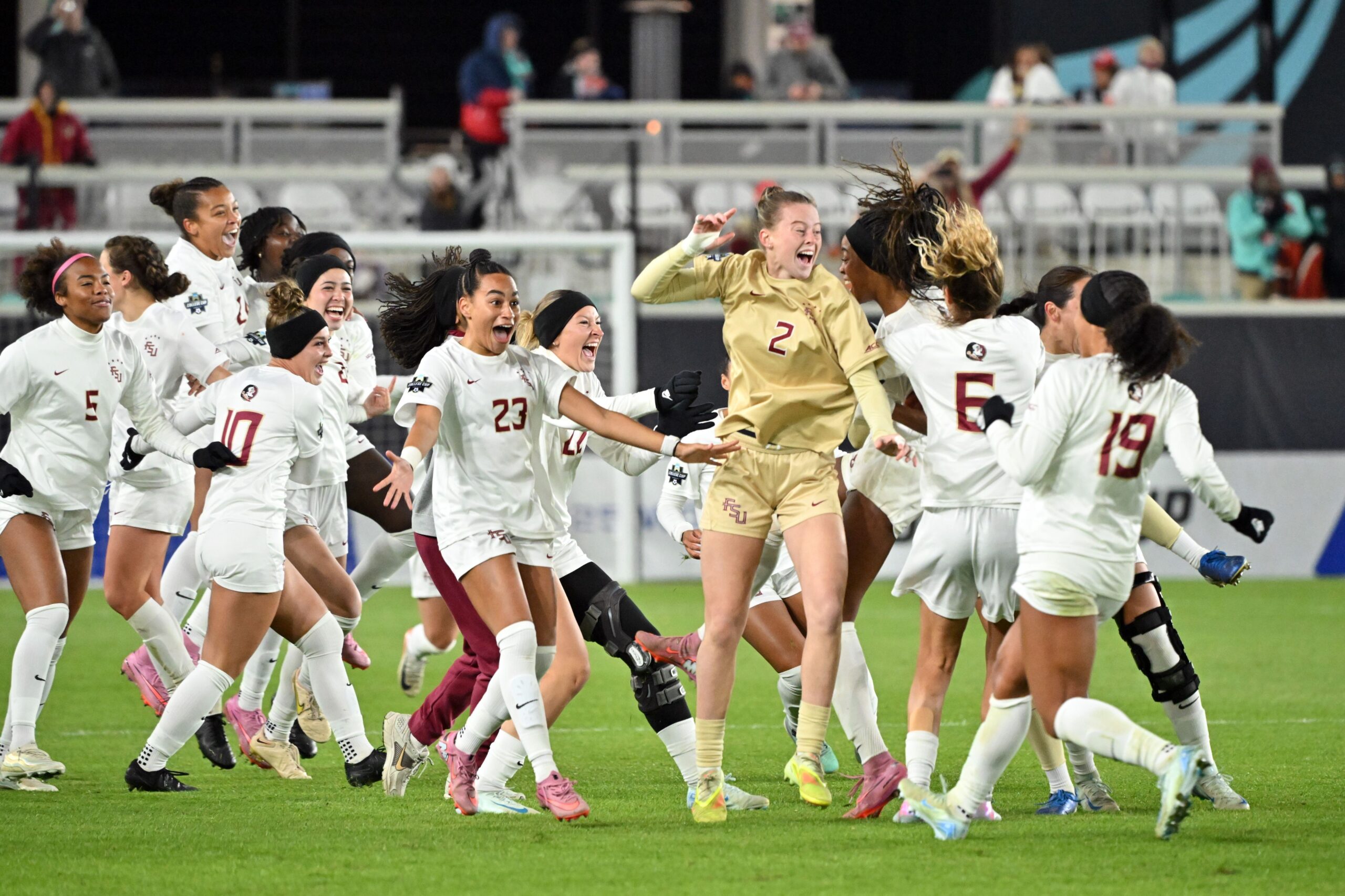 Florida State sorprende a Stanford y gana la Copa Universitaria Femenina