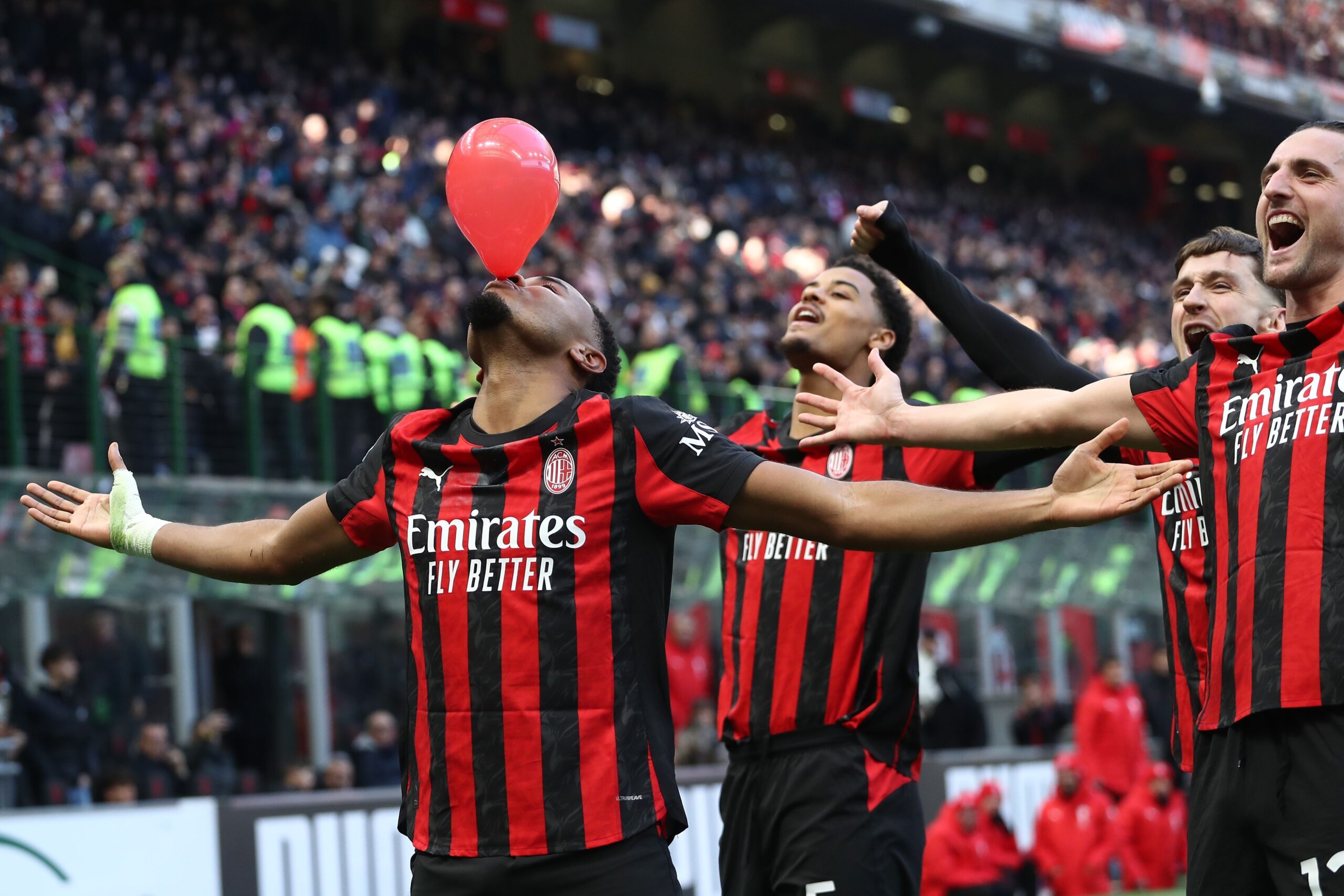 El exjugador del Chelsea celebra su primer gol en Serie A con estilo