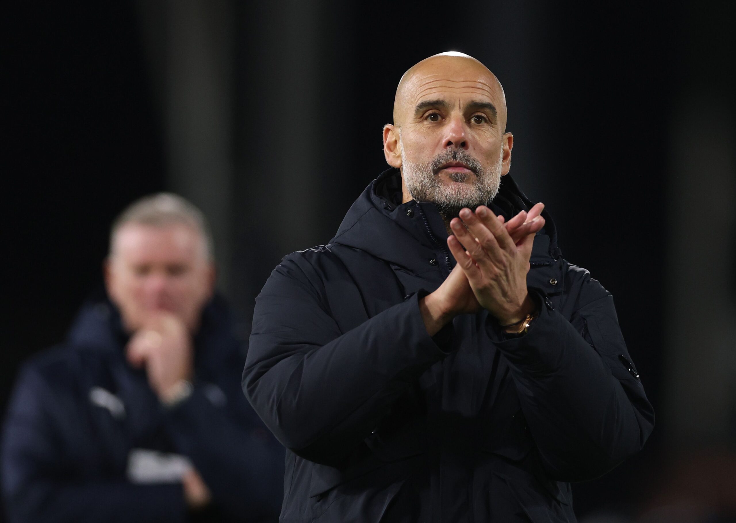Pep Guardiola bromea sobre perder cabello tras victoria de Man City sobre Fulham