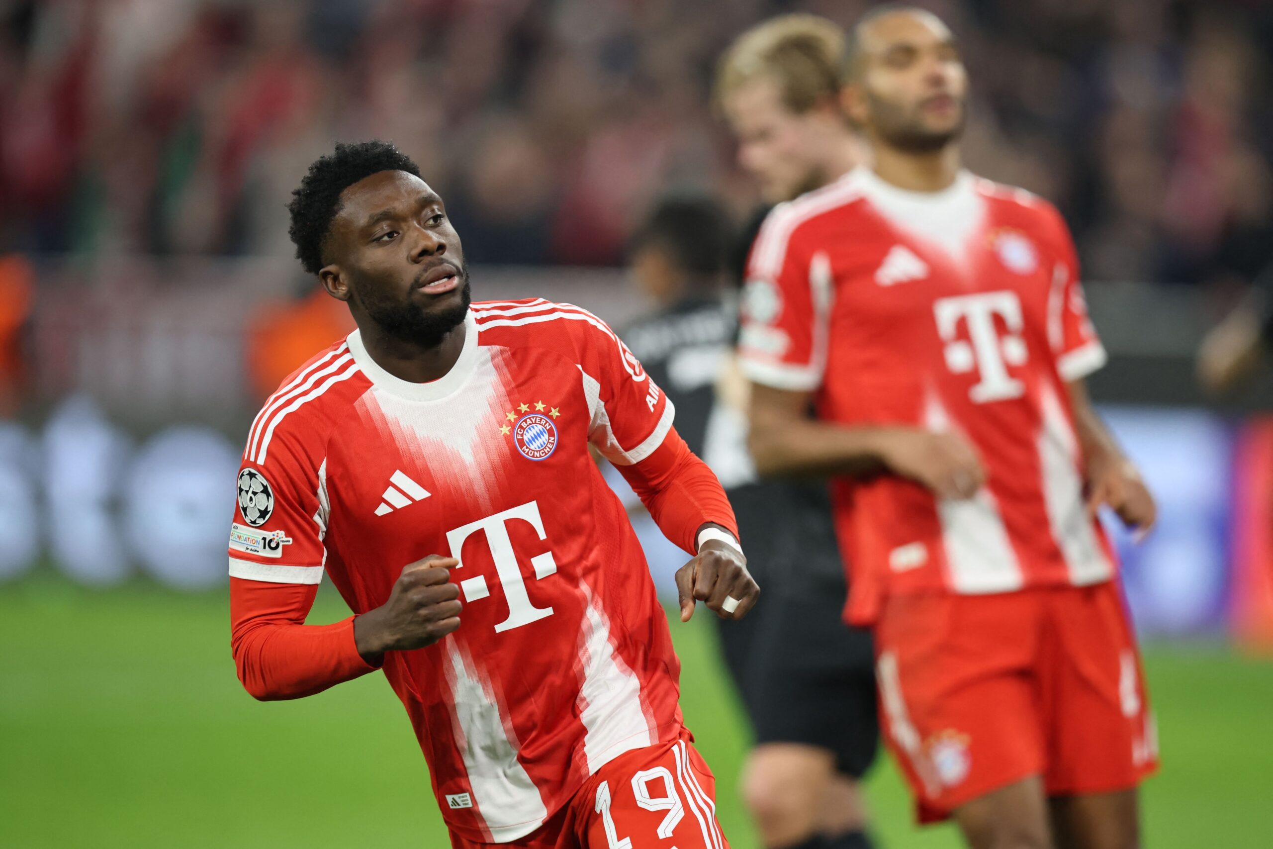 Alphonso Davies brilla en Champions League tras 261 días de pesadilla ACL