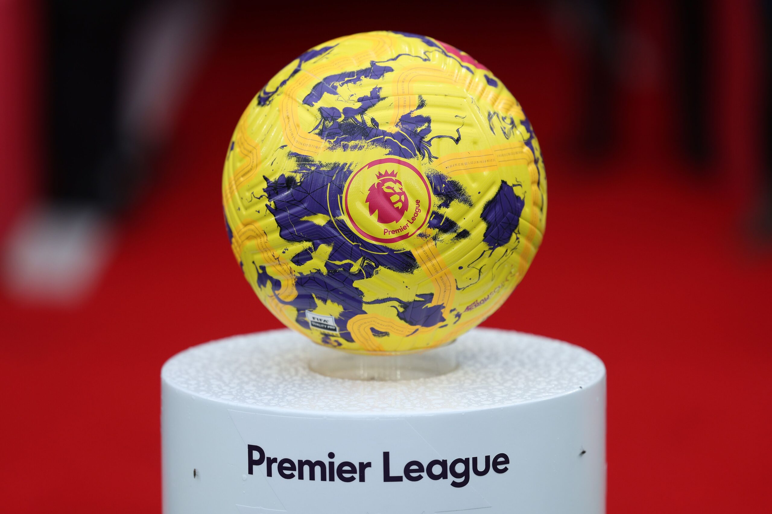 Ejecutivo de la Premier League bajo investigación por presuntos delitos sexuales