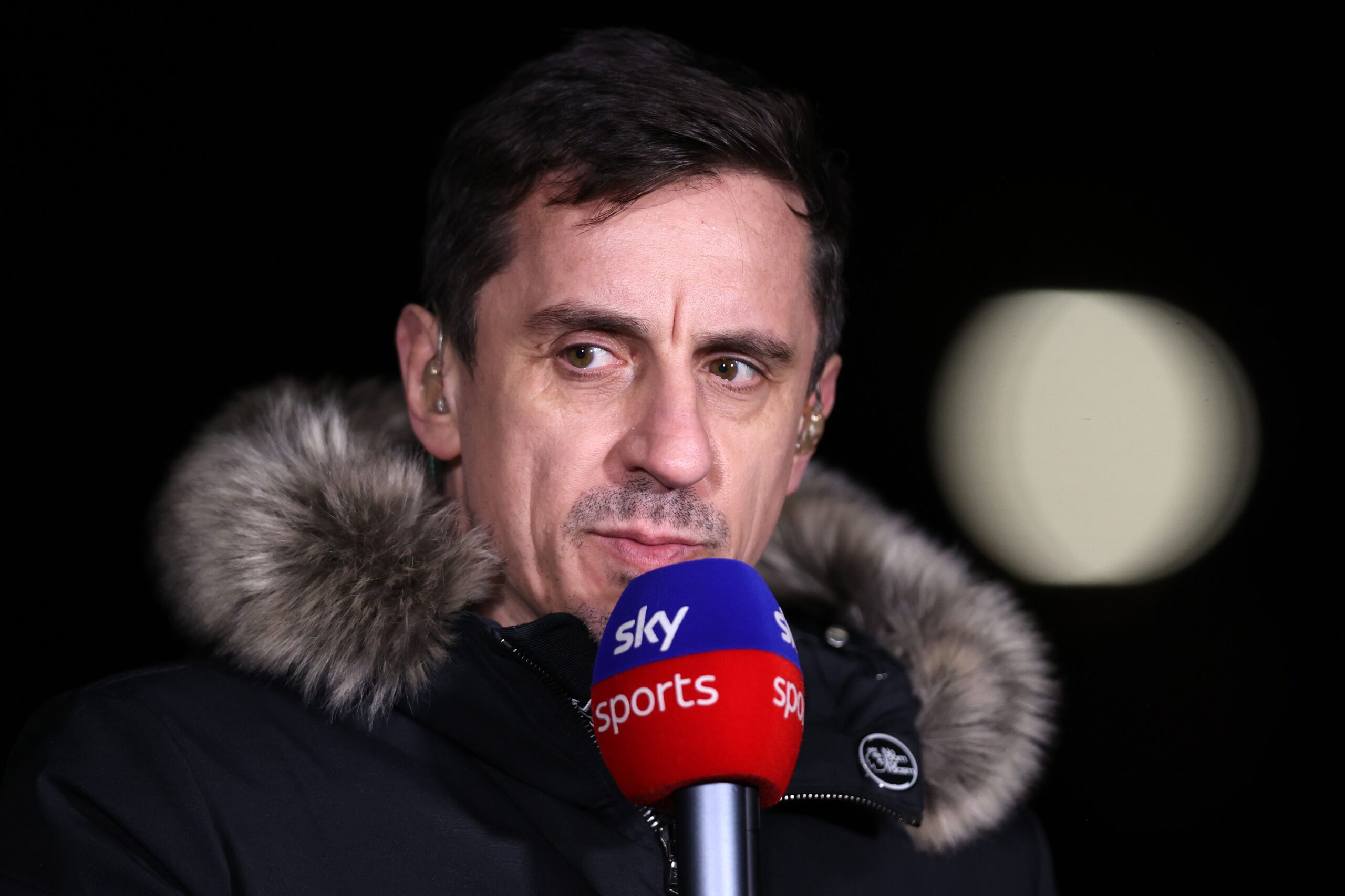 Gary Neville predice que Arsenal fallará en la carrera por el título de Premier