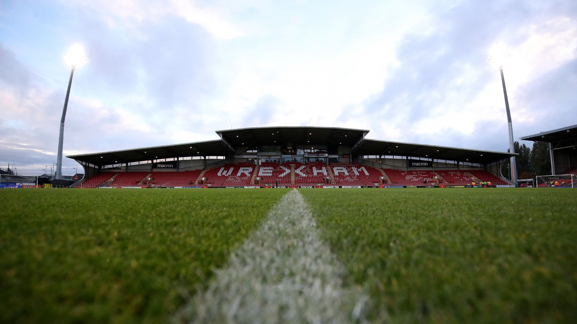 Wrexham recibe financiación pública de £18M para renovar estadio a pesar de sus dueños