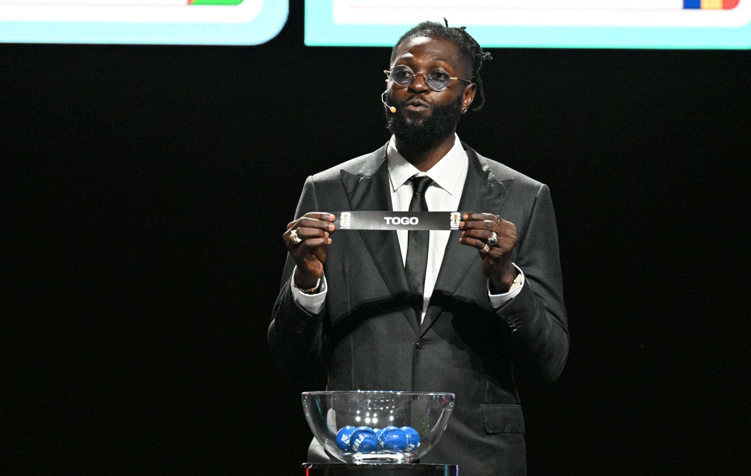 Adebayor critica a Carragher por su trato a Salah tras victoria de Egipto en AFCON