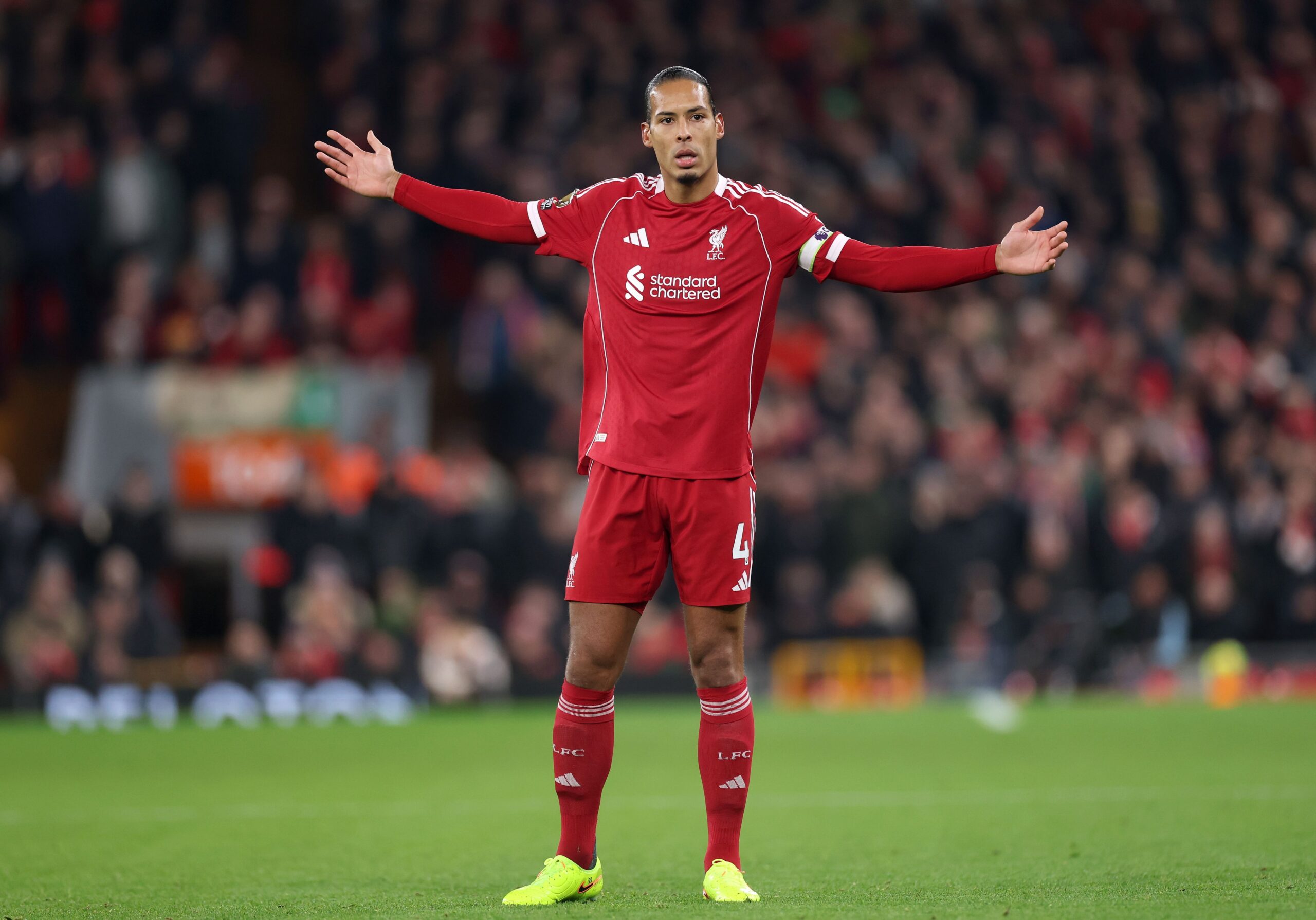 Virgil van Dijk llamado ‘cobarde’ por exestrella de la Premier League
