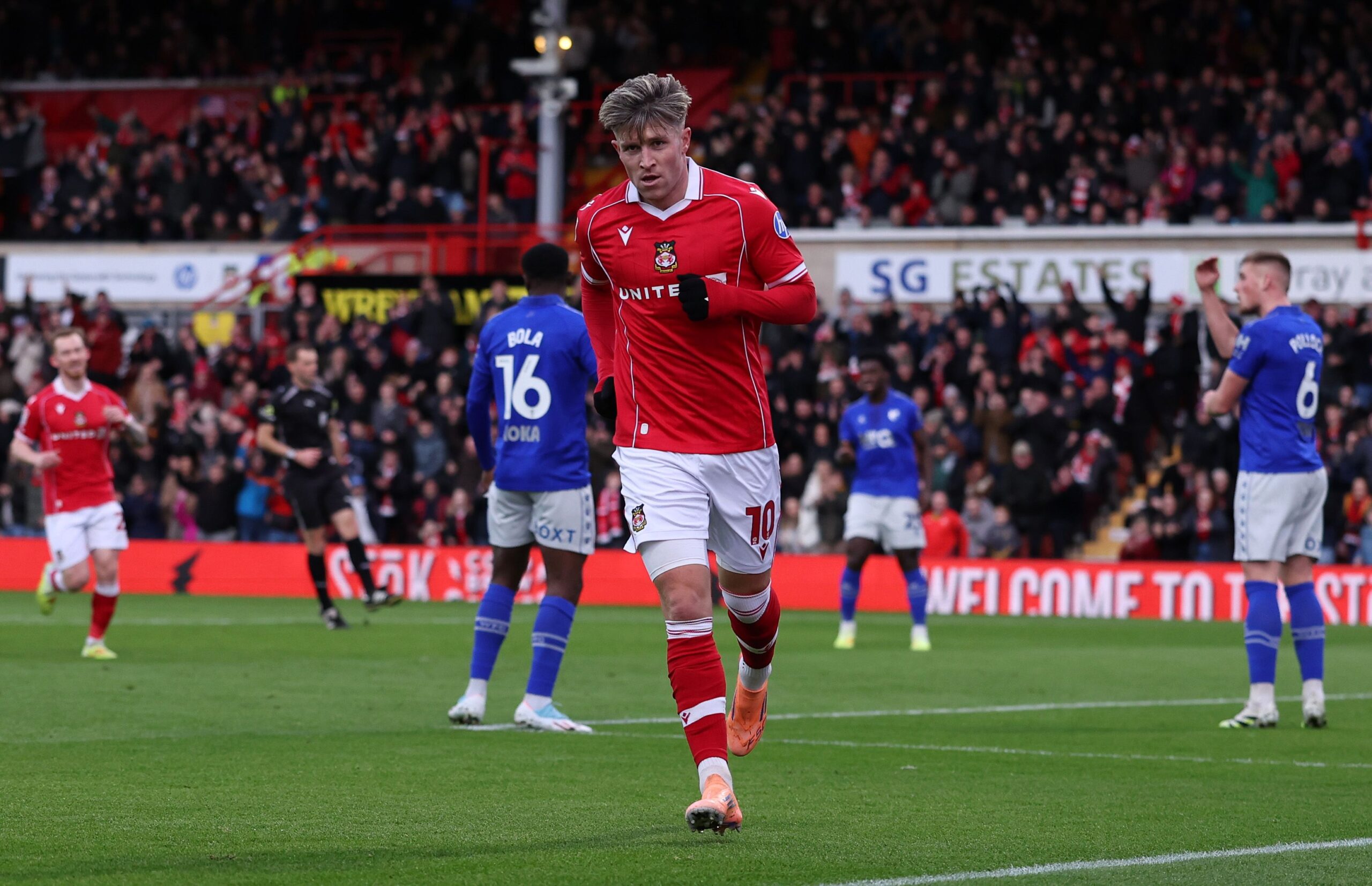 Wrexham rechaza oferta sorpresa por fichaje veraniego de Ryan Reynolds y Rob McElhenney
