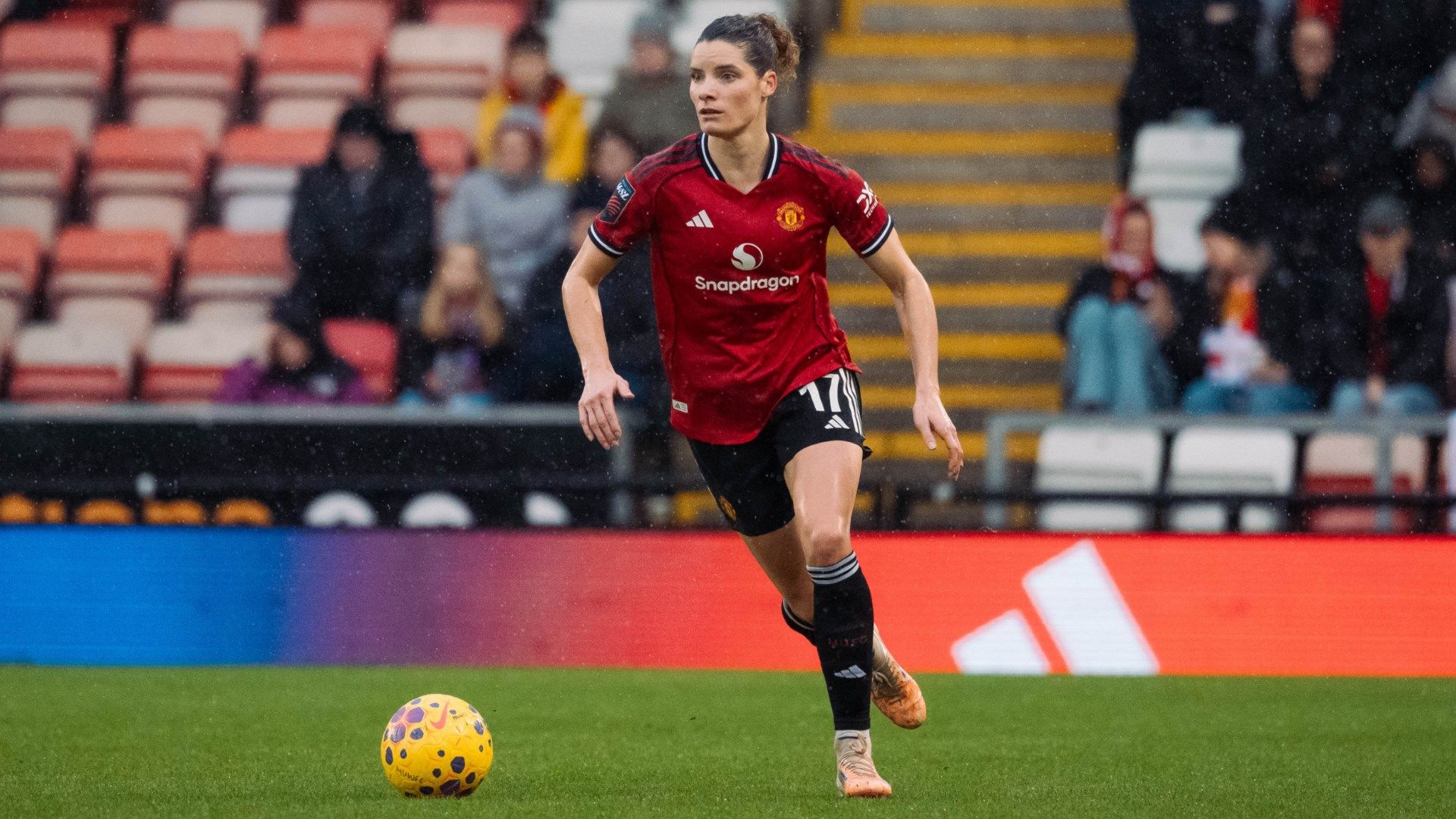 Dominique Janssen brilla y lleva a Man Utd femenino a victoria frente a West Ham