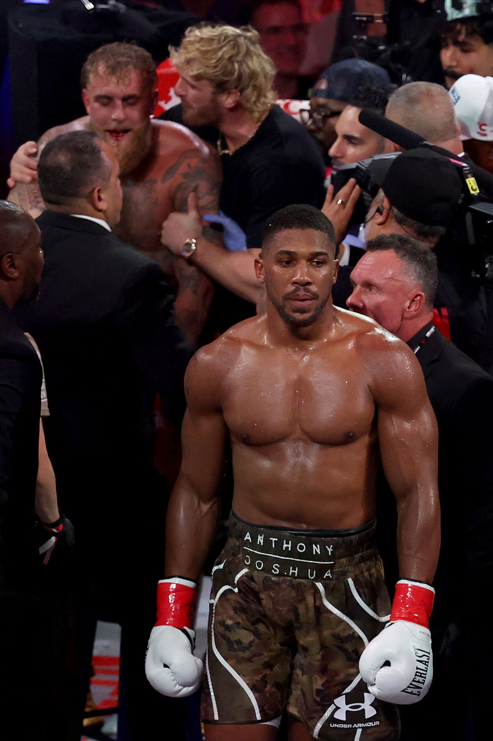 Víctor Osimhen expresa condolencias tras grave accidente de Anthony Joshua en Nigeria