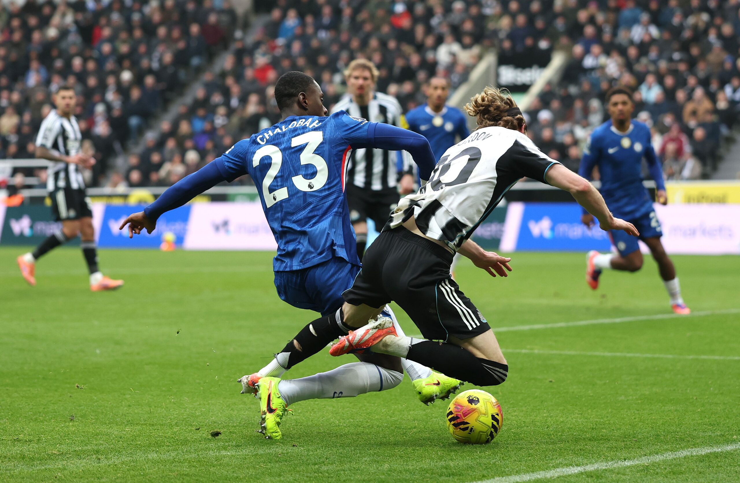 Eddie Howe devastado tras penalización negada en empate de Newcastle con Chelsea