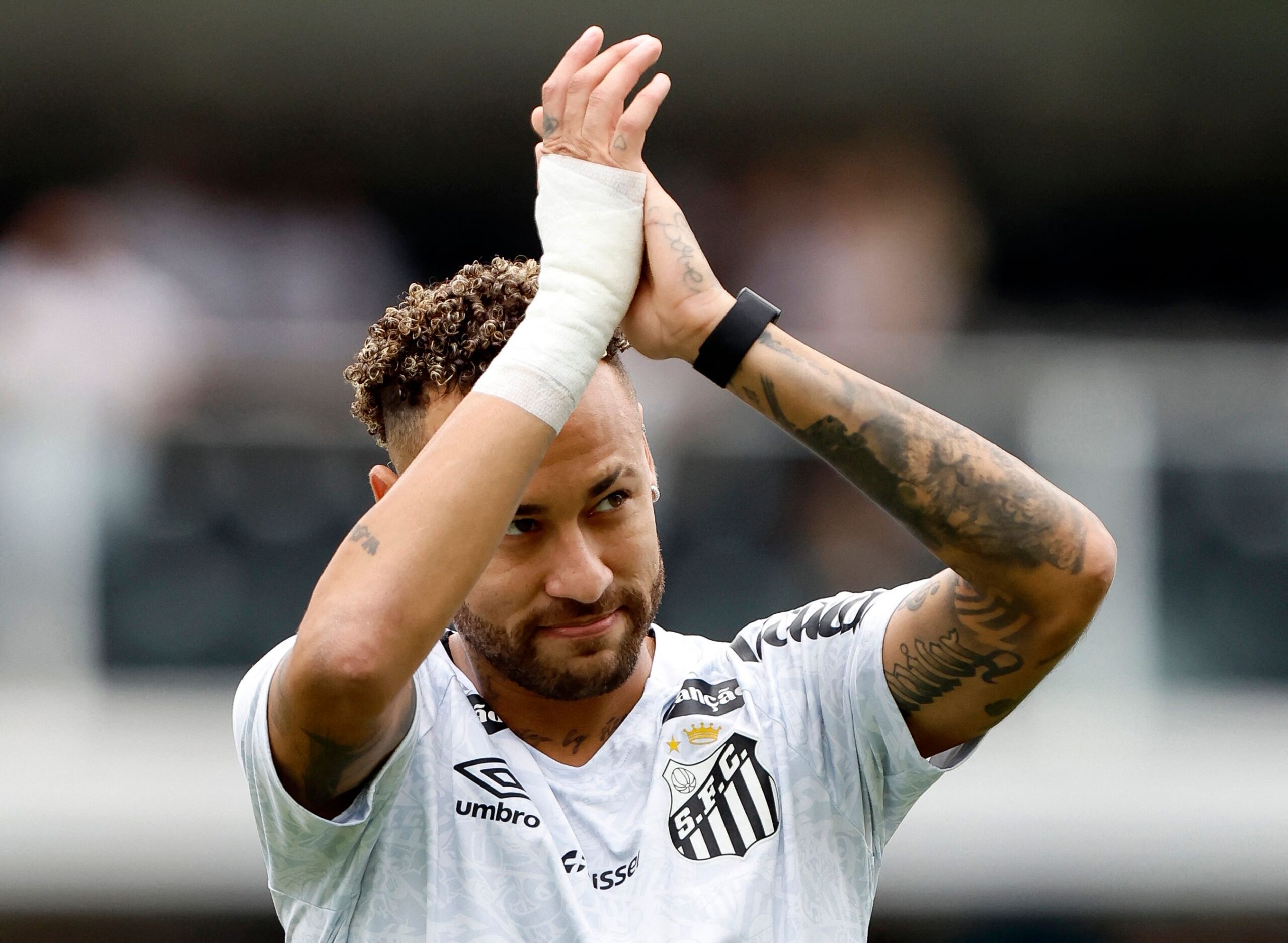 Más incertidumbre sobre Neymar: ¿por qué retrasa su renovación con Santos?