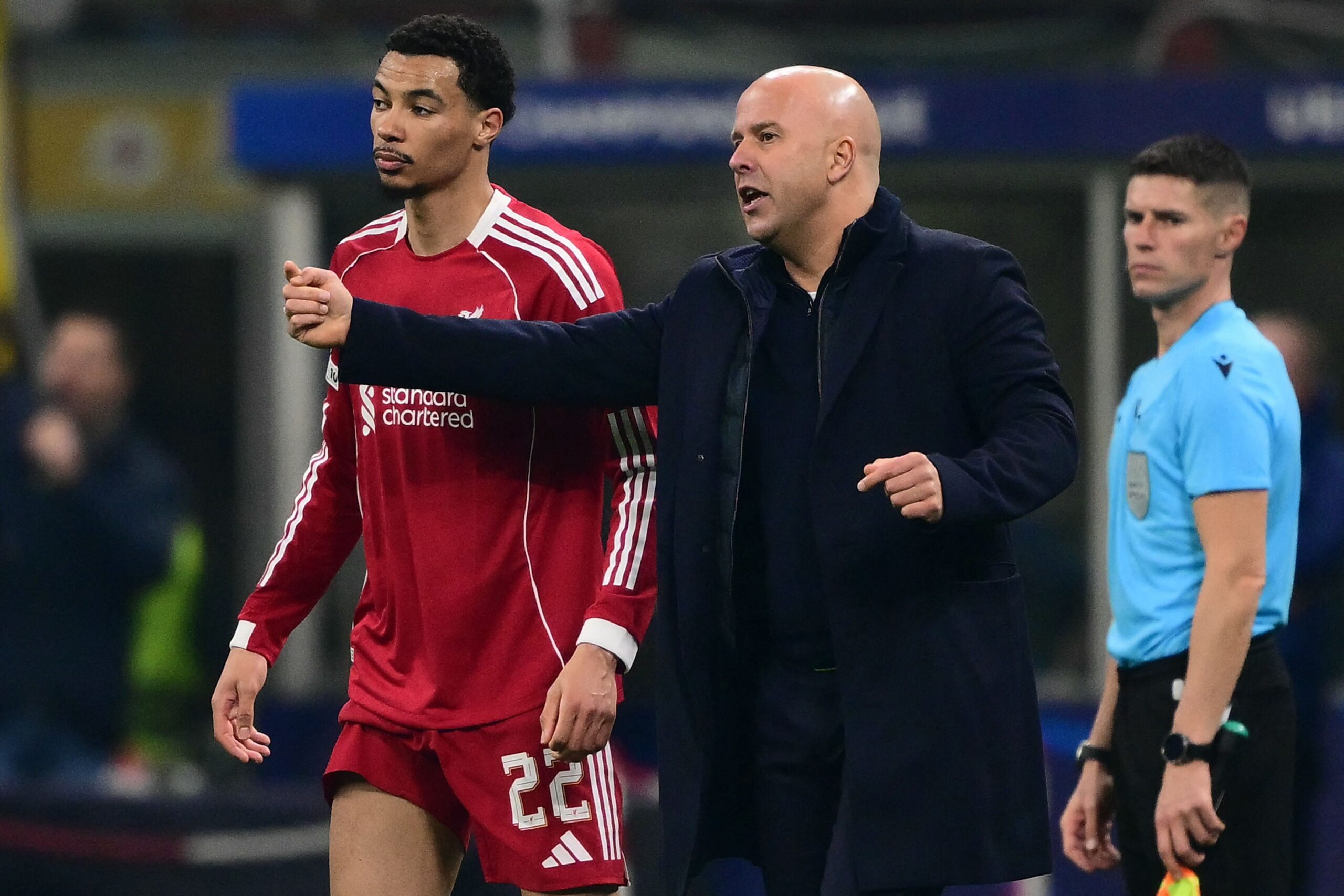 Arne Slot elogia a Hugo Ekitike por su esfuerzo ante la ausencia de Isak