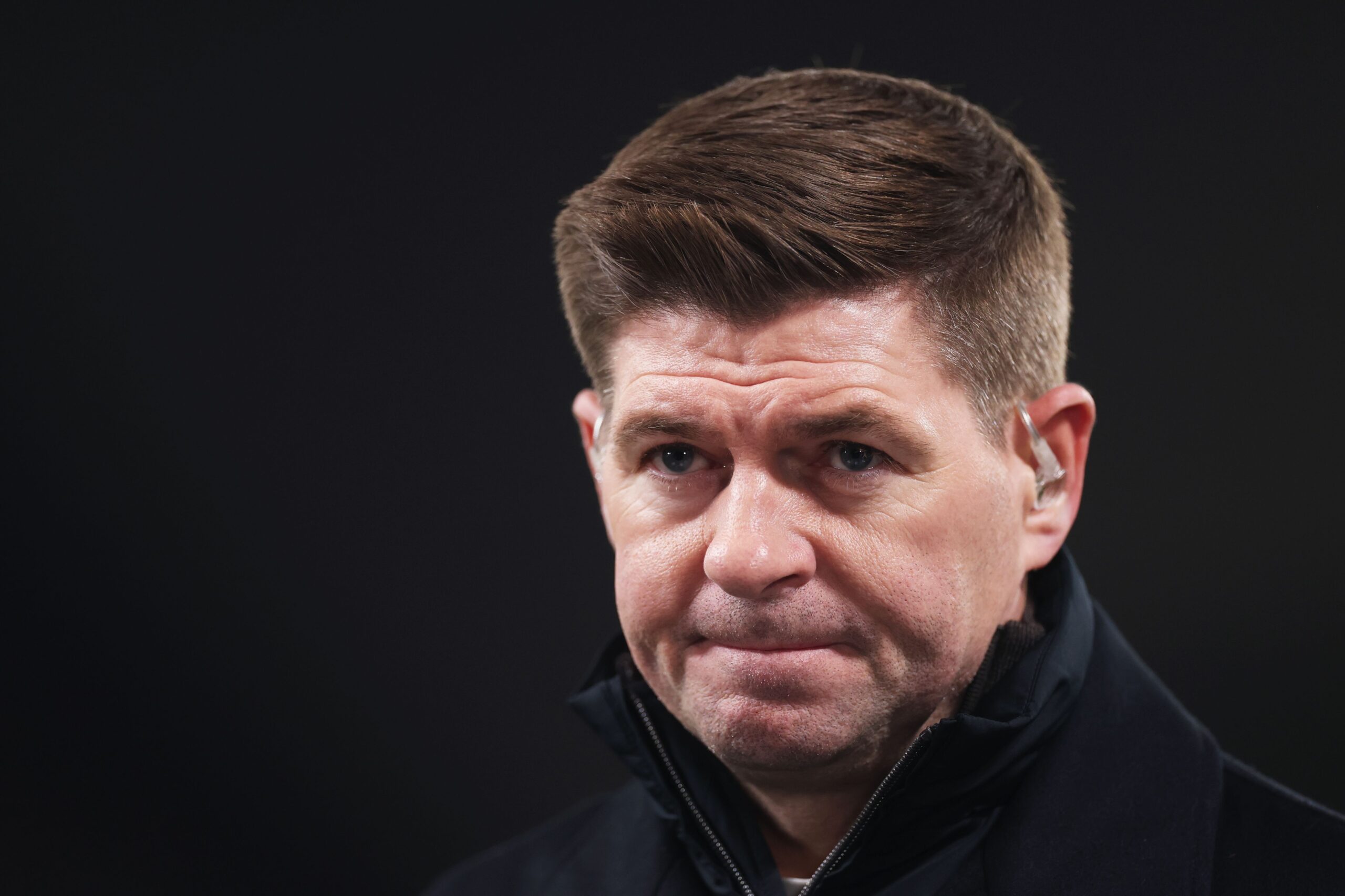 Gerrard apoya a Arne Slot en rumores de regreso a Liverpool tras despido