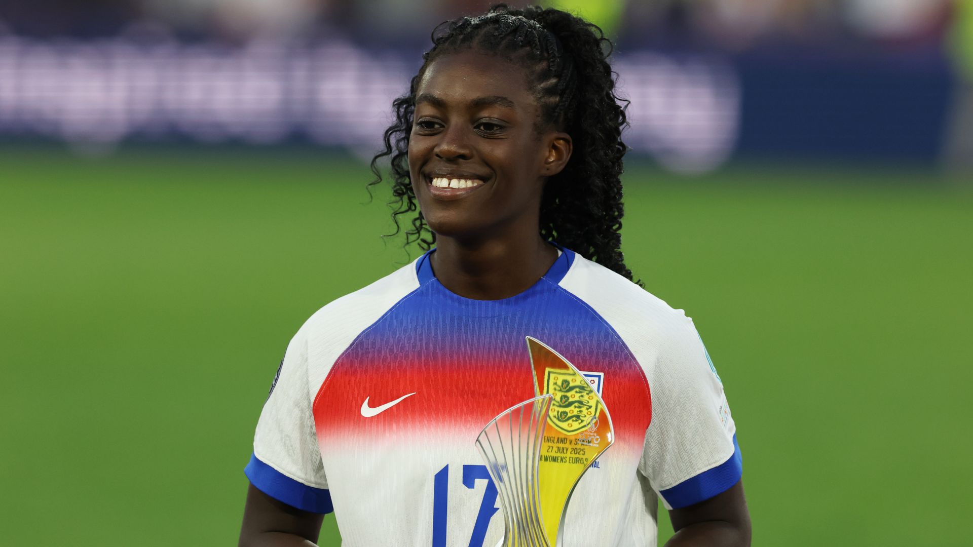 Desire Doue, héroe de PSG, gana el Golden Boy 2025; Michelle Agyemang, Golden Girl