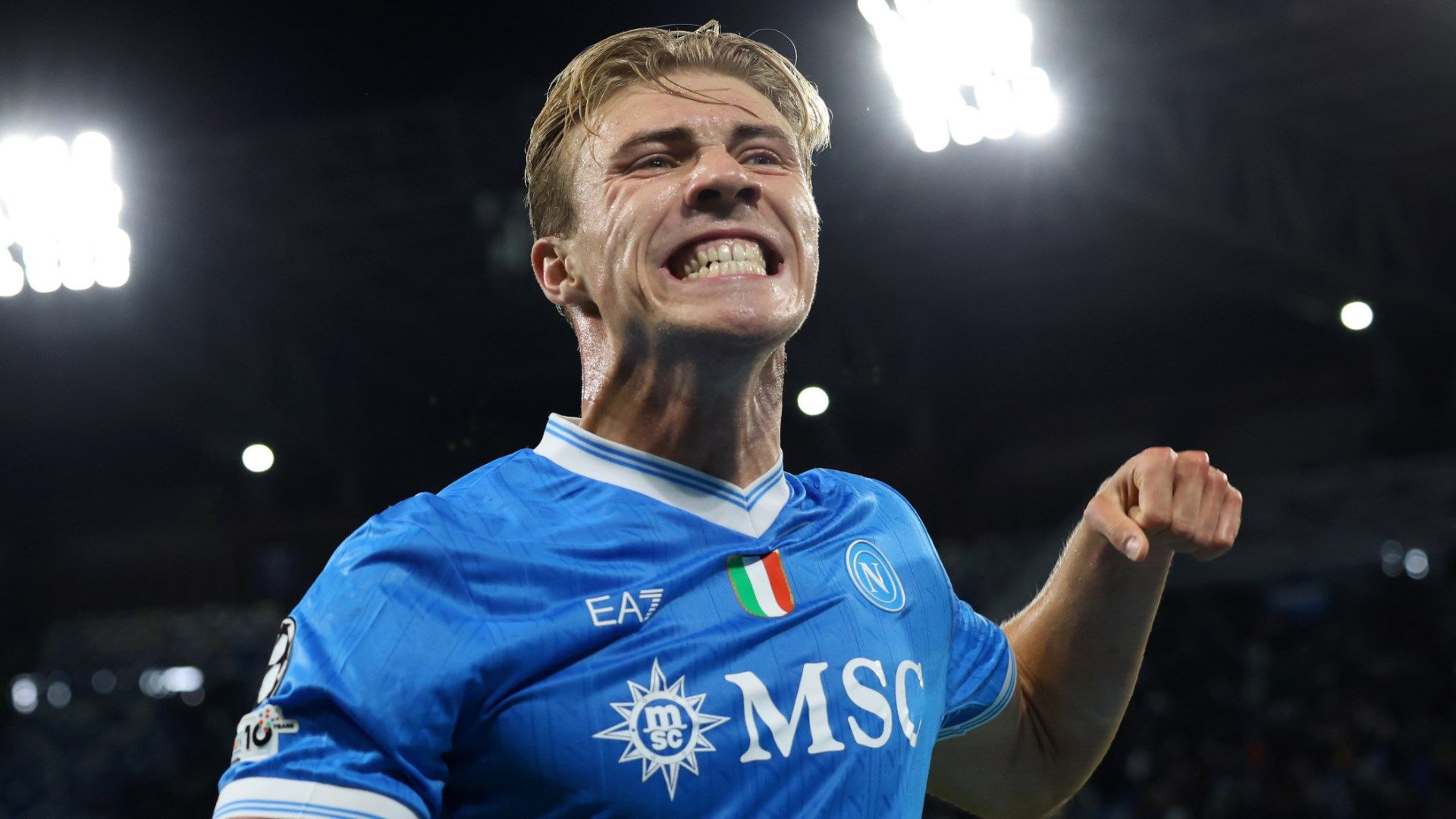 Rasmus Hojland celebra de forma extraña tras asistencia a David Neres en Serie A