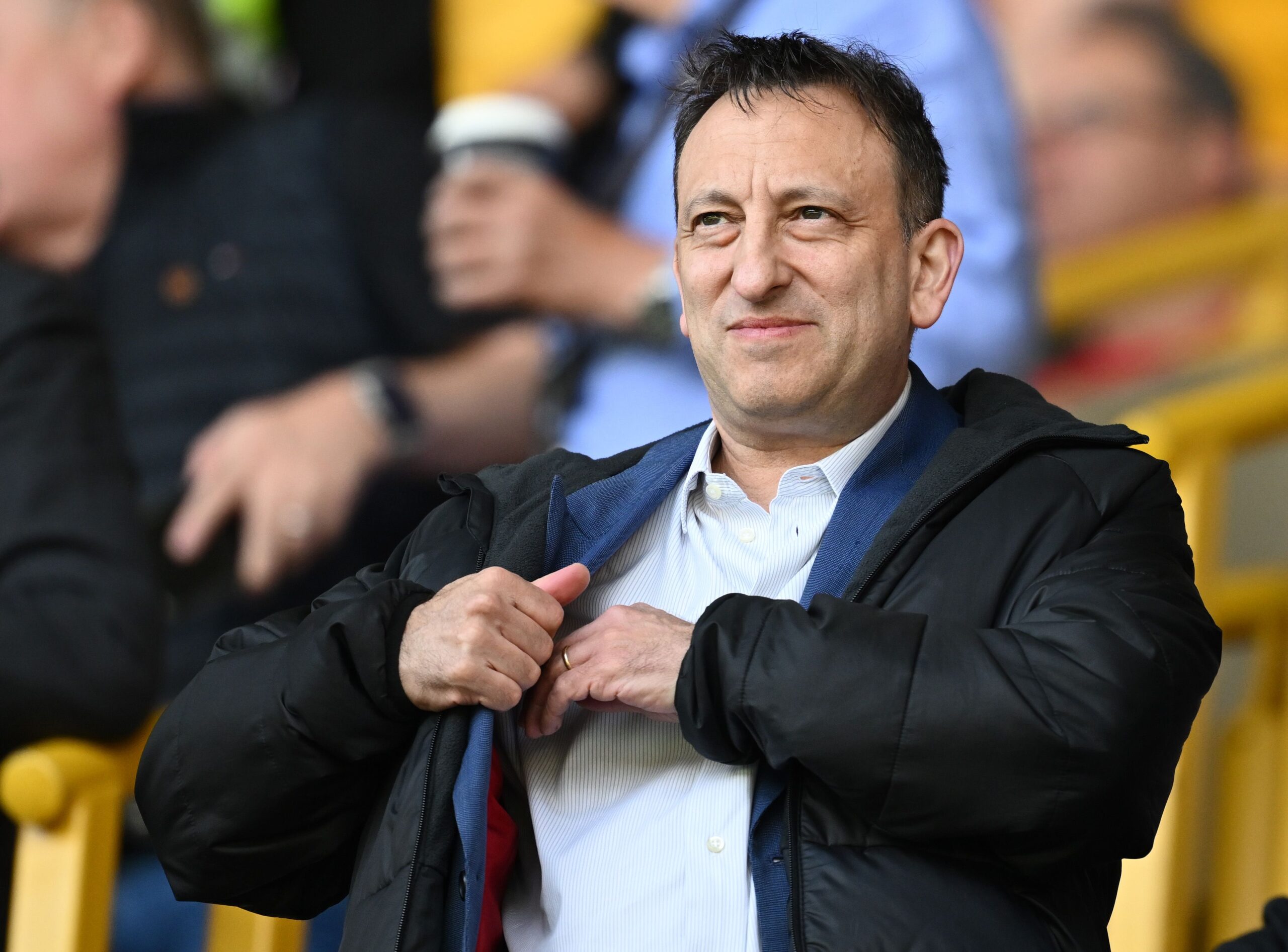 Propietario de club de la Premier League niega acusaciones de apuestas clandestinas