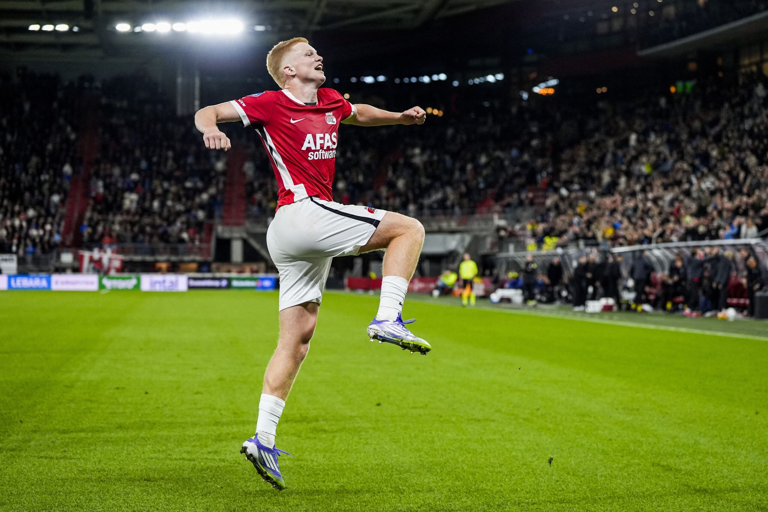Jugador del Man Utd y Newcastle se disfraza de Shaun the Sheep en Londres
