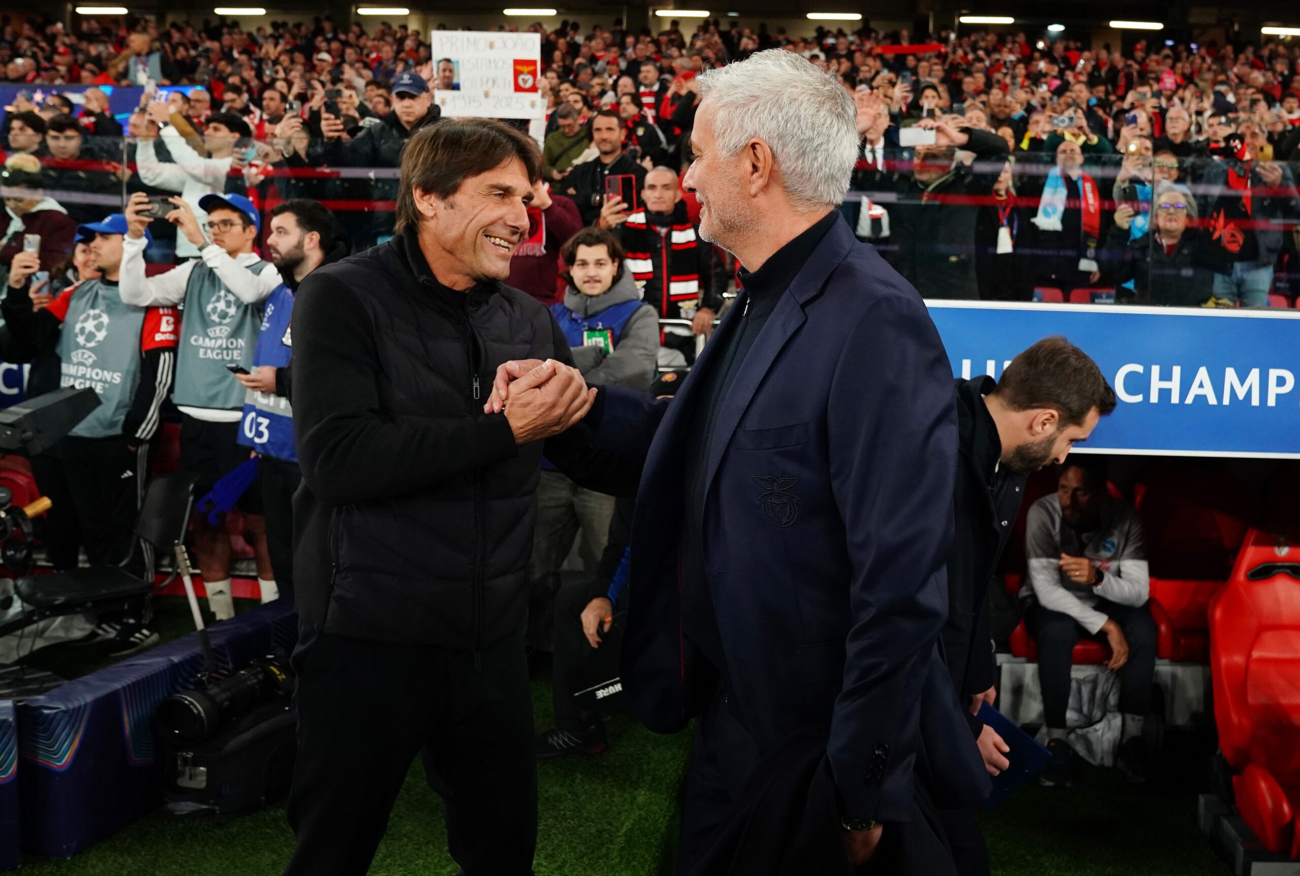 Mourinho víctima de críticas envidiosas, asegura presidente del Napoli