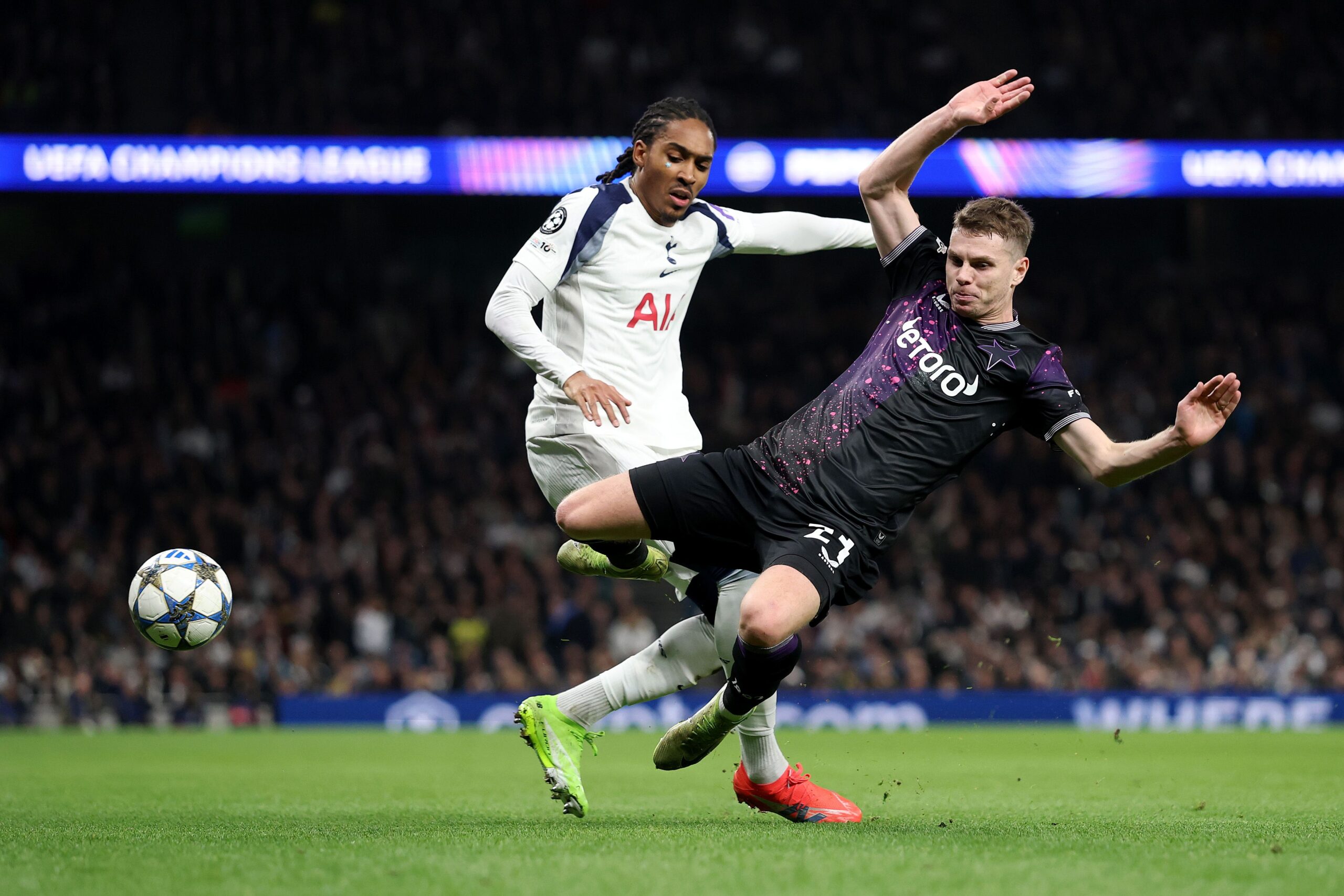 Valoraciones de jugadores del Tottenham vs Slavia Praga: Kudus y Simons brillan