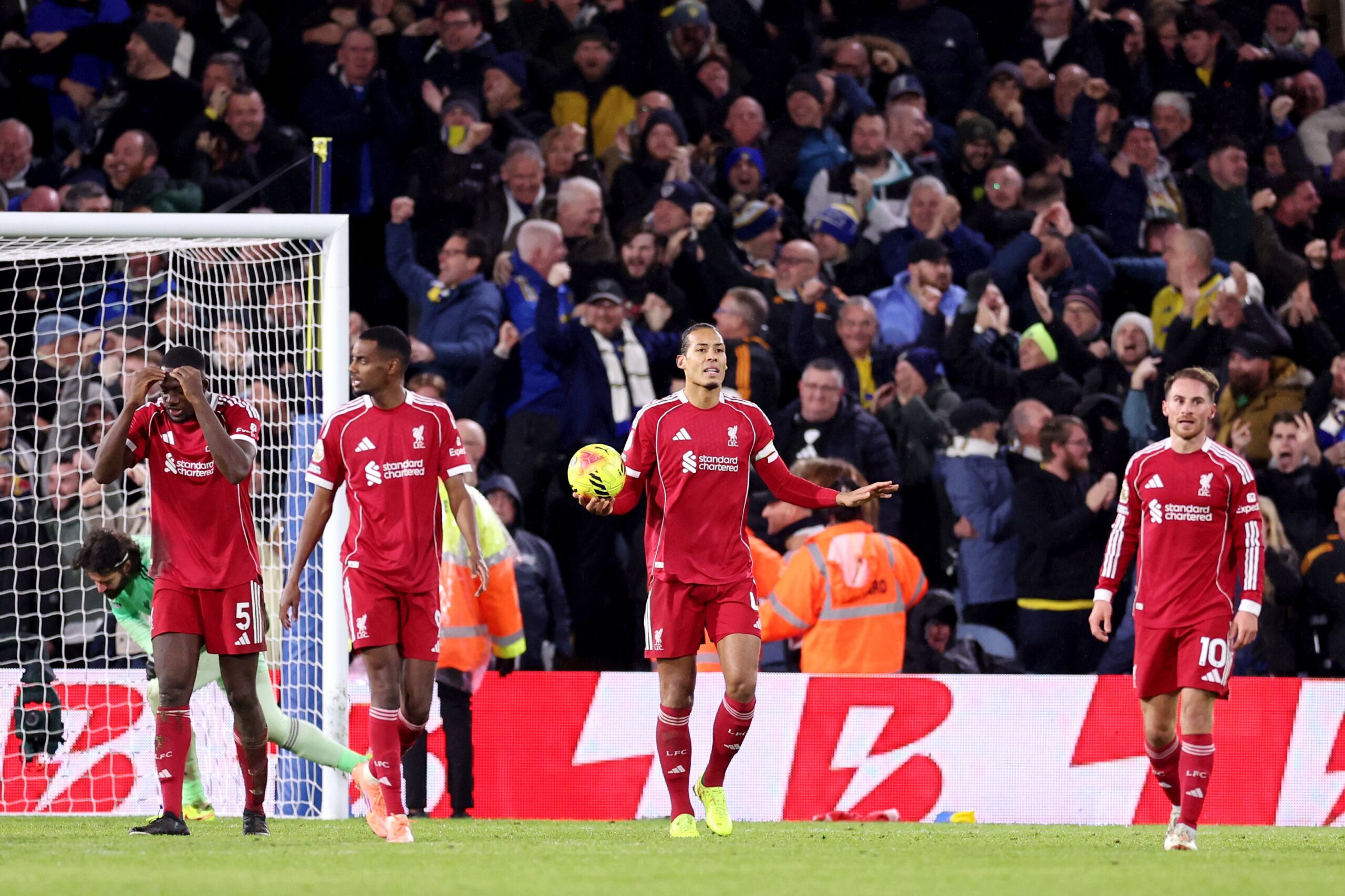 La implosión del Liverpool: Gary Neville critica errores en empate con Leeds