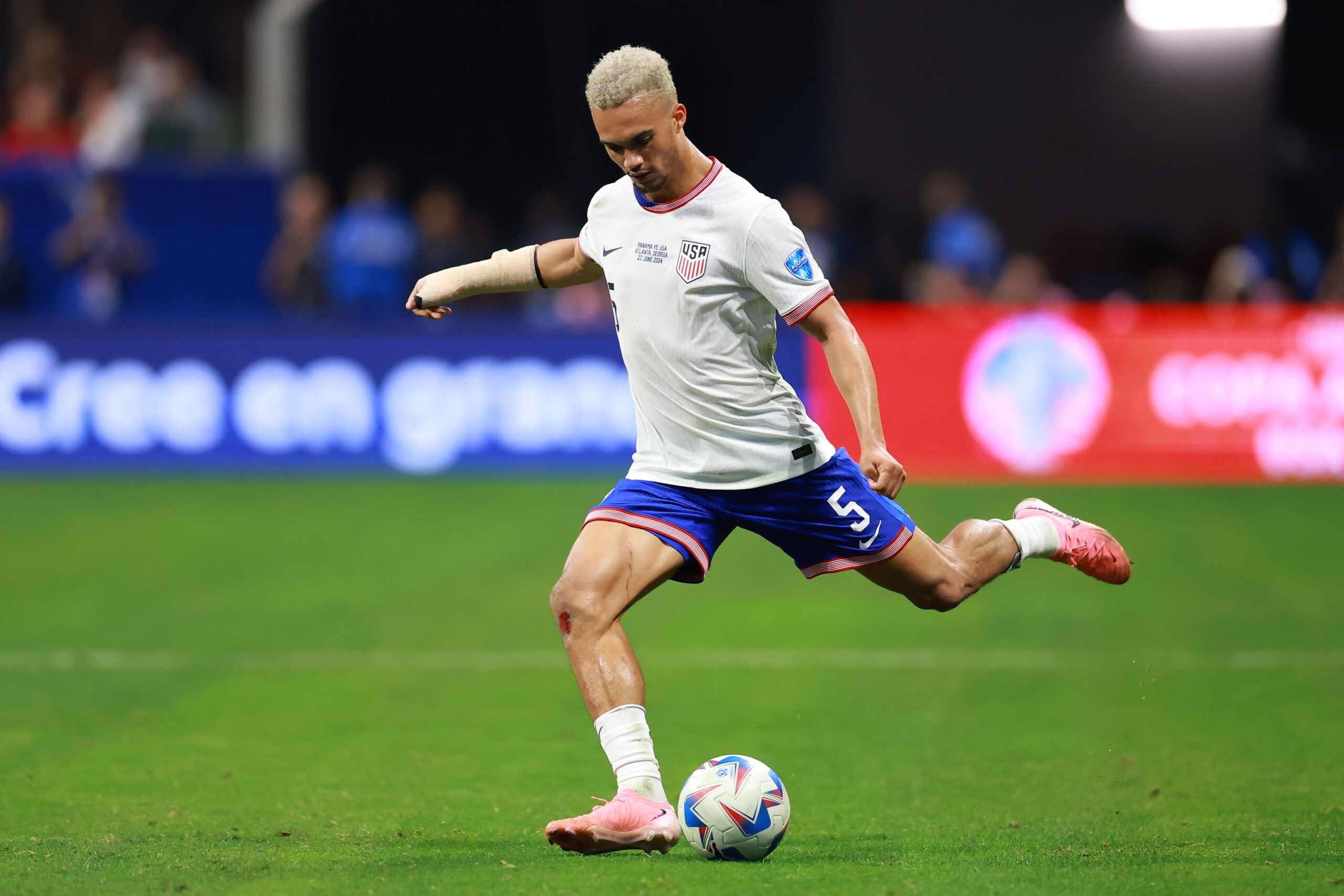 Antonee Robinson regresa de lesión y fortalece USMNT para el Mundial