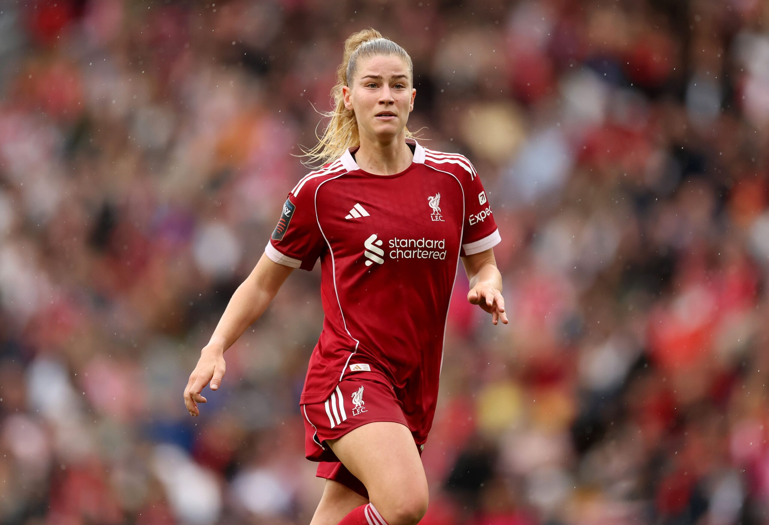 Hombre acusado de acoso a la futbolista Marie Hobinger en Liverpool