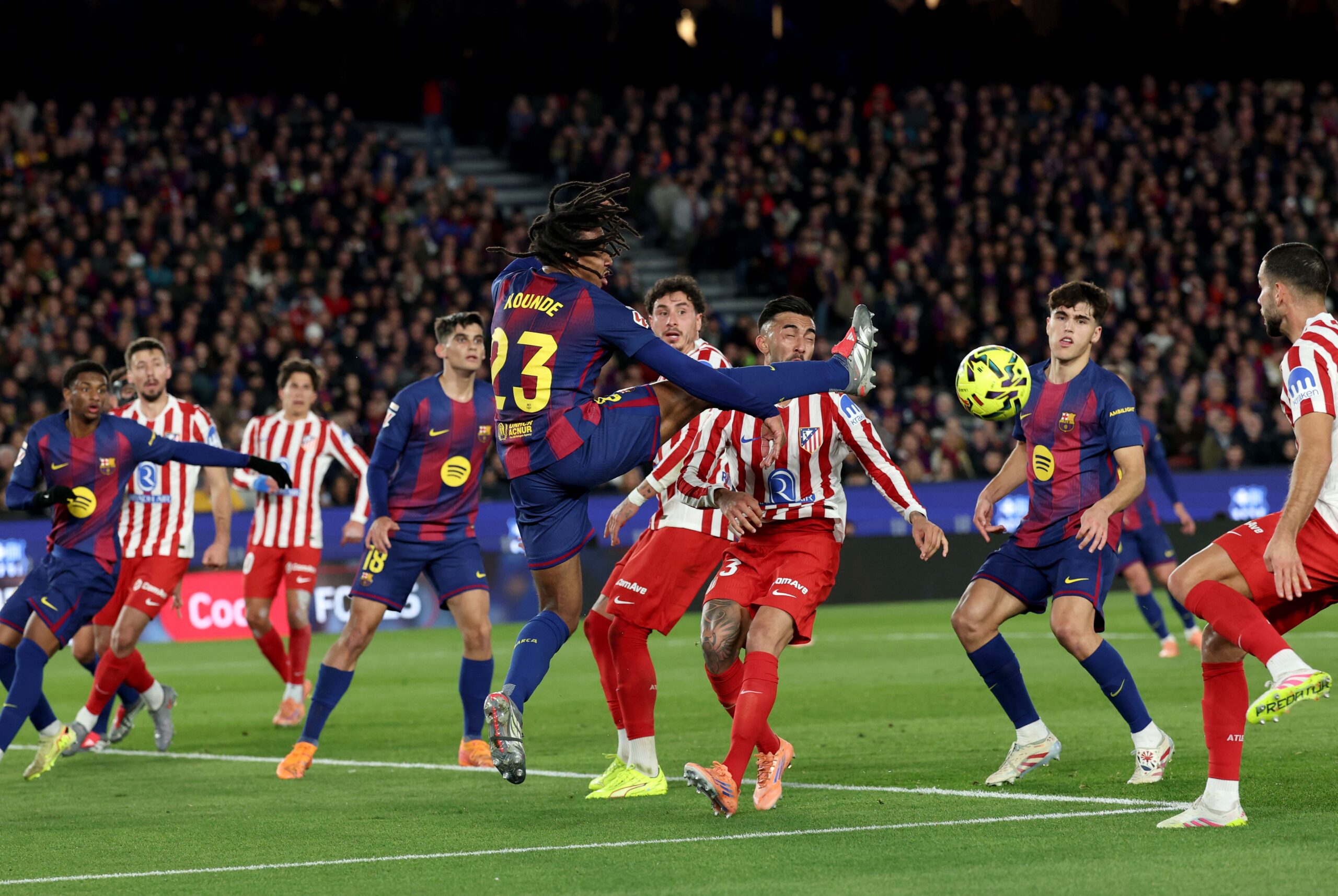 Calificaciones de jugadores del Barcelona vs Atlético: Lewandowski y Torres brillan