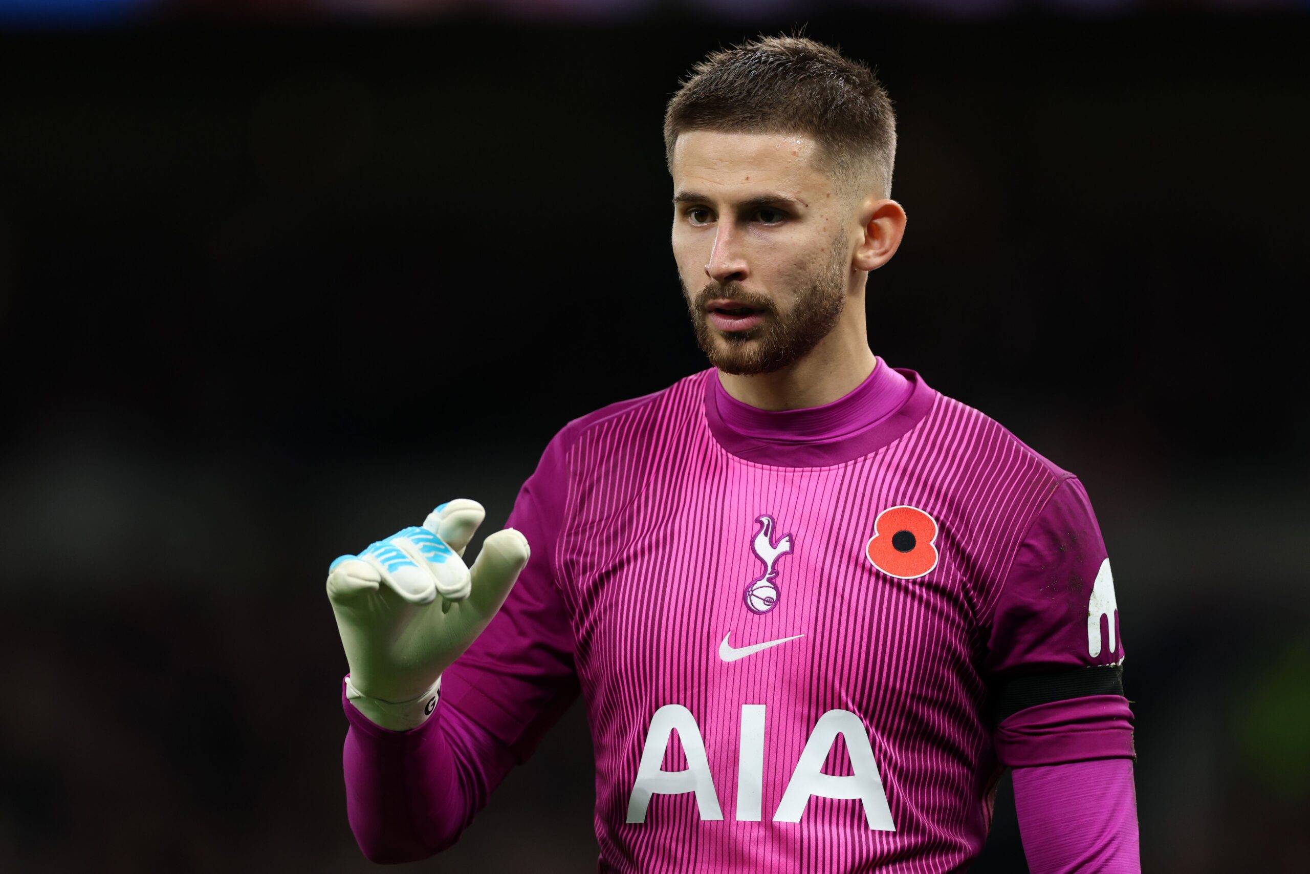 Tottenham decide sobre el futuro de Guglielmo Vicario antes del mercado de enero