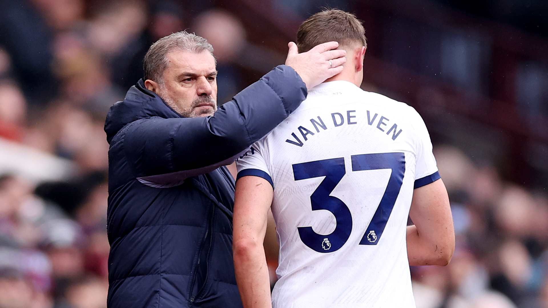 Micky van de Ven cree en el sistema de Ange Postecoglou tras su despido en Tottenham