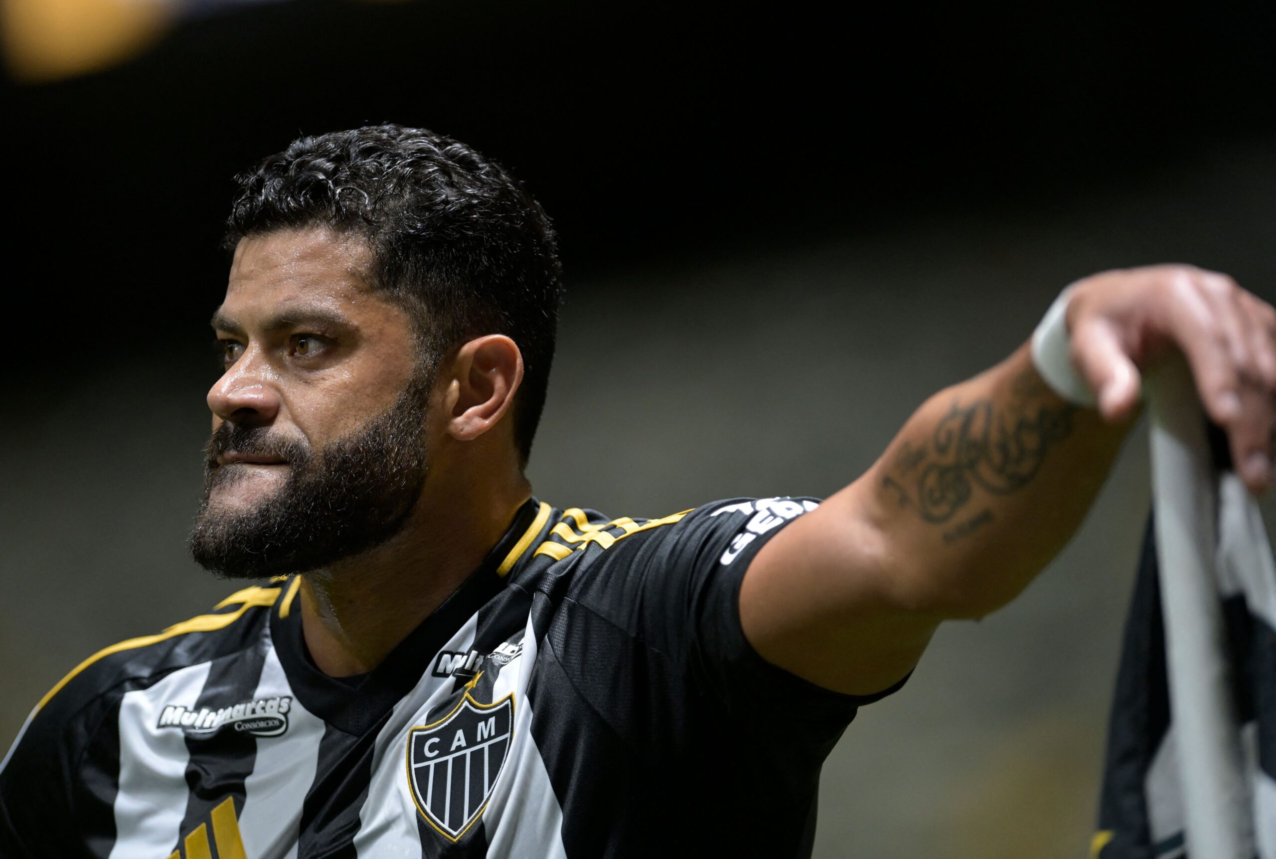 Hulk anota golazo de tiro libre y sorprende al mundo en Atlético Mineiro