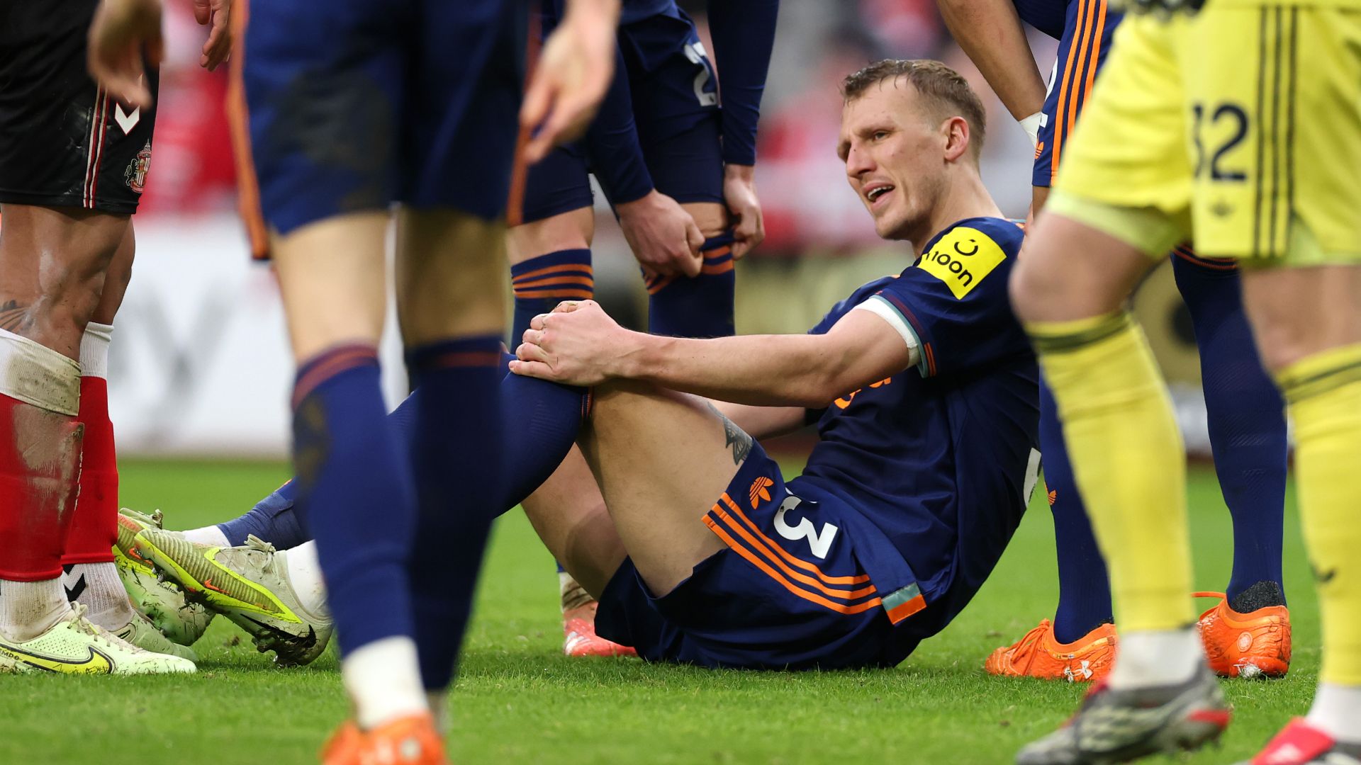 Dan Burn de Newcastle hospitalizado tras lesión en el derby contra Sunderland