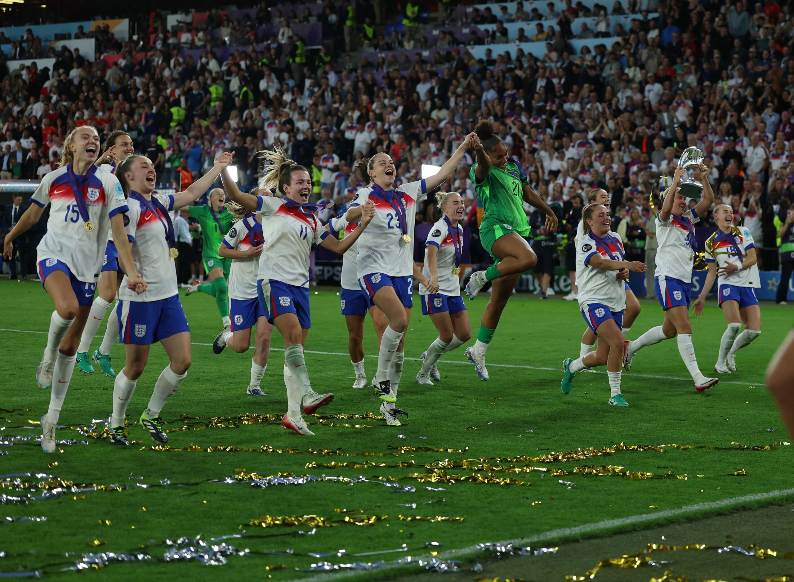 Las Lionesses brillan en la Lista de Honor de Año Nuevo del Rey