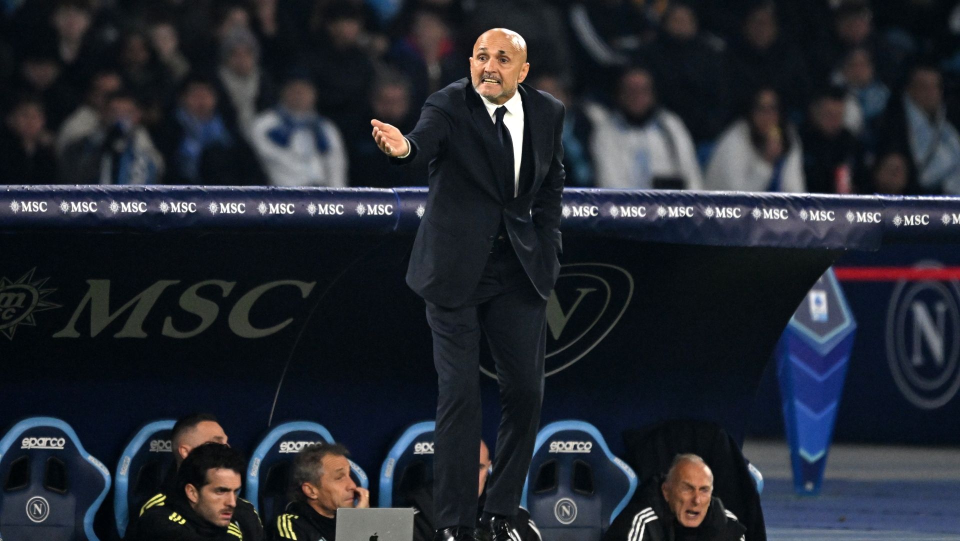 Autobús de Juventus atacado con piedras antes del partido contra Napoli
