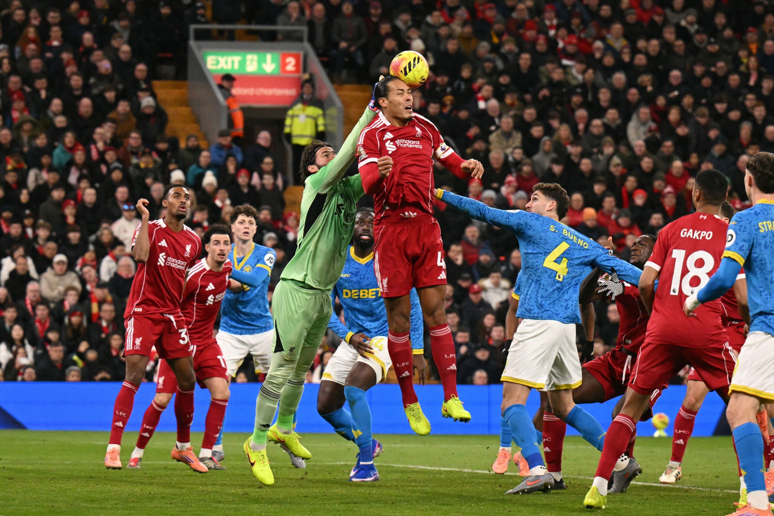 Liverpool busca defensa de £43 millones para mejorar su zaga en enero