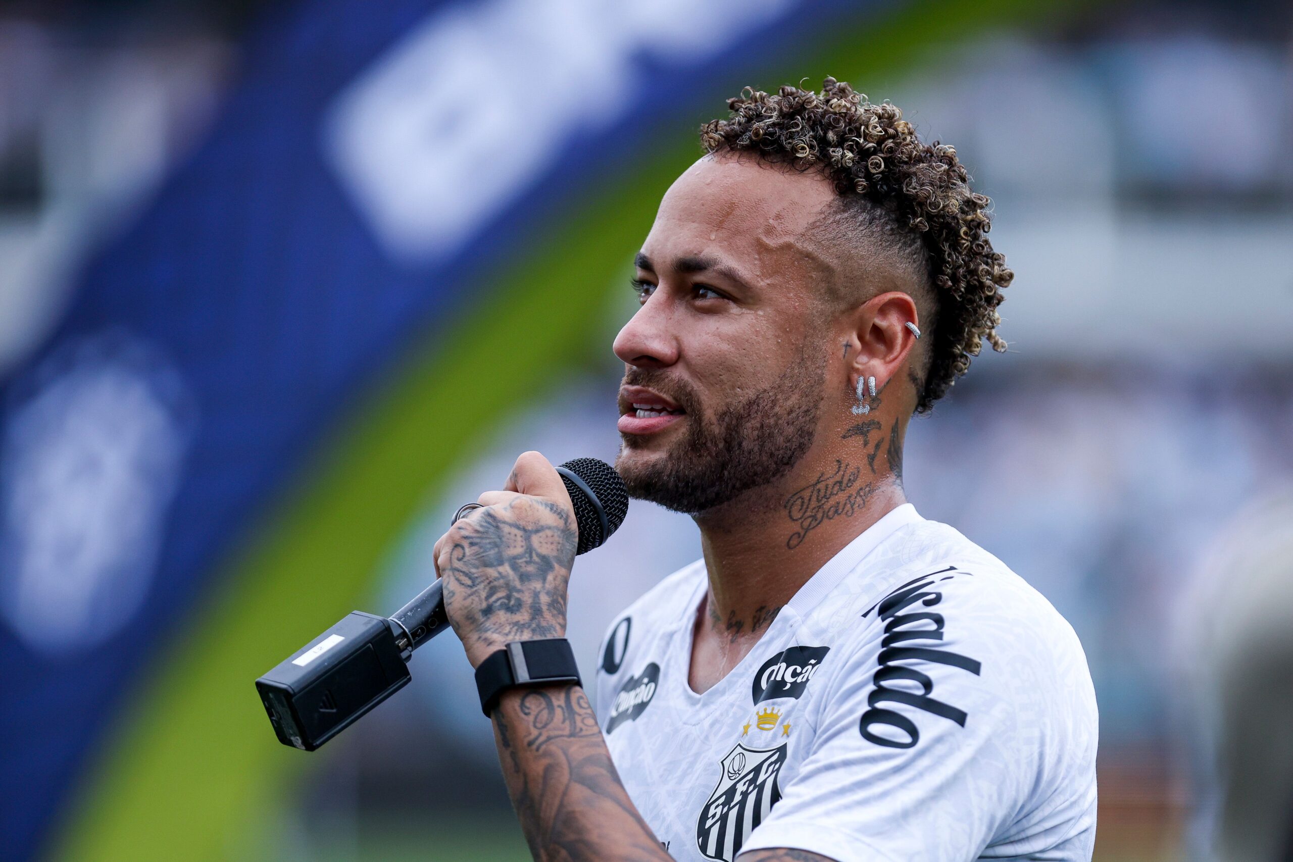 Neymar extiende contrato con Santos y busca volver a la selección para 2026