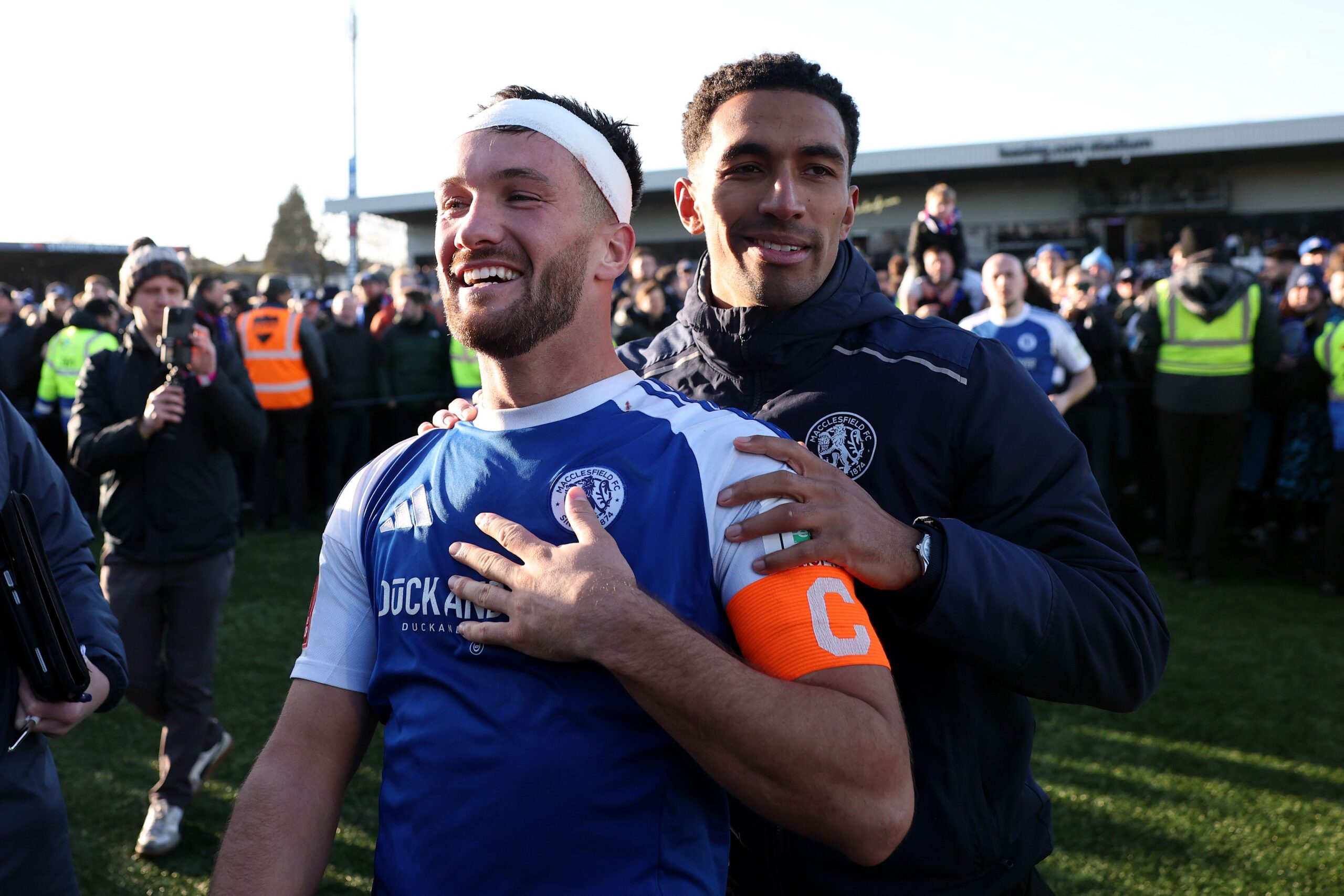 Tributo conmovedor del estrella de Macclesfield a su compañero Ethan fallecido