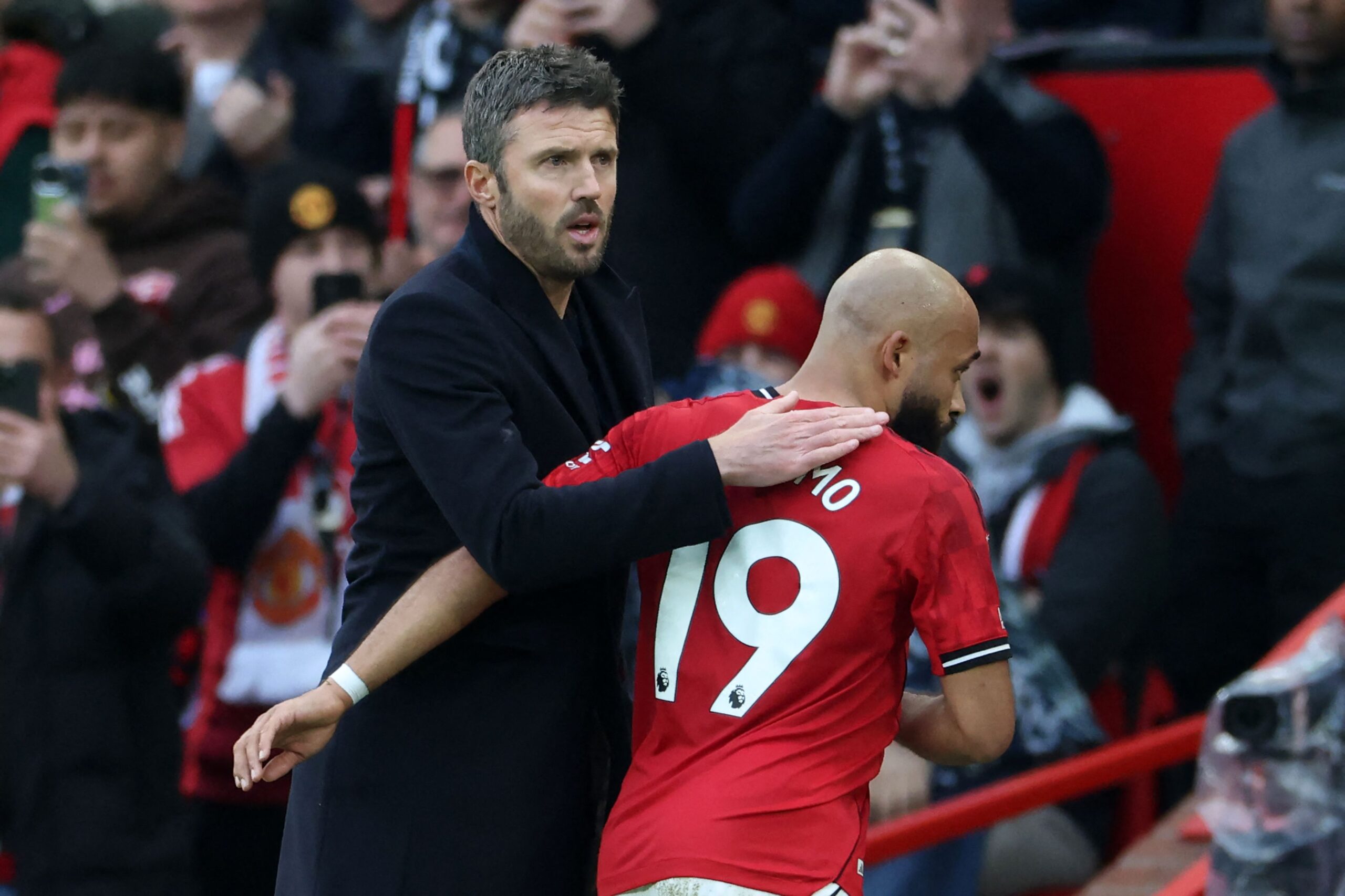 Lisandro Martínez: Carrick inspira a Man Utd en victoria inolvidable ante Man City