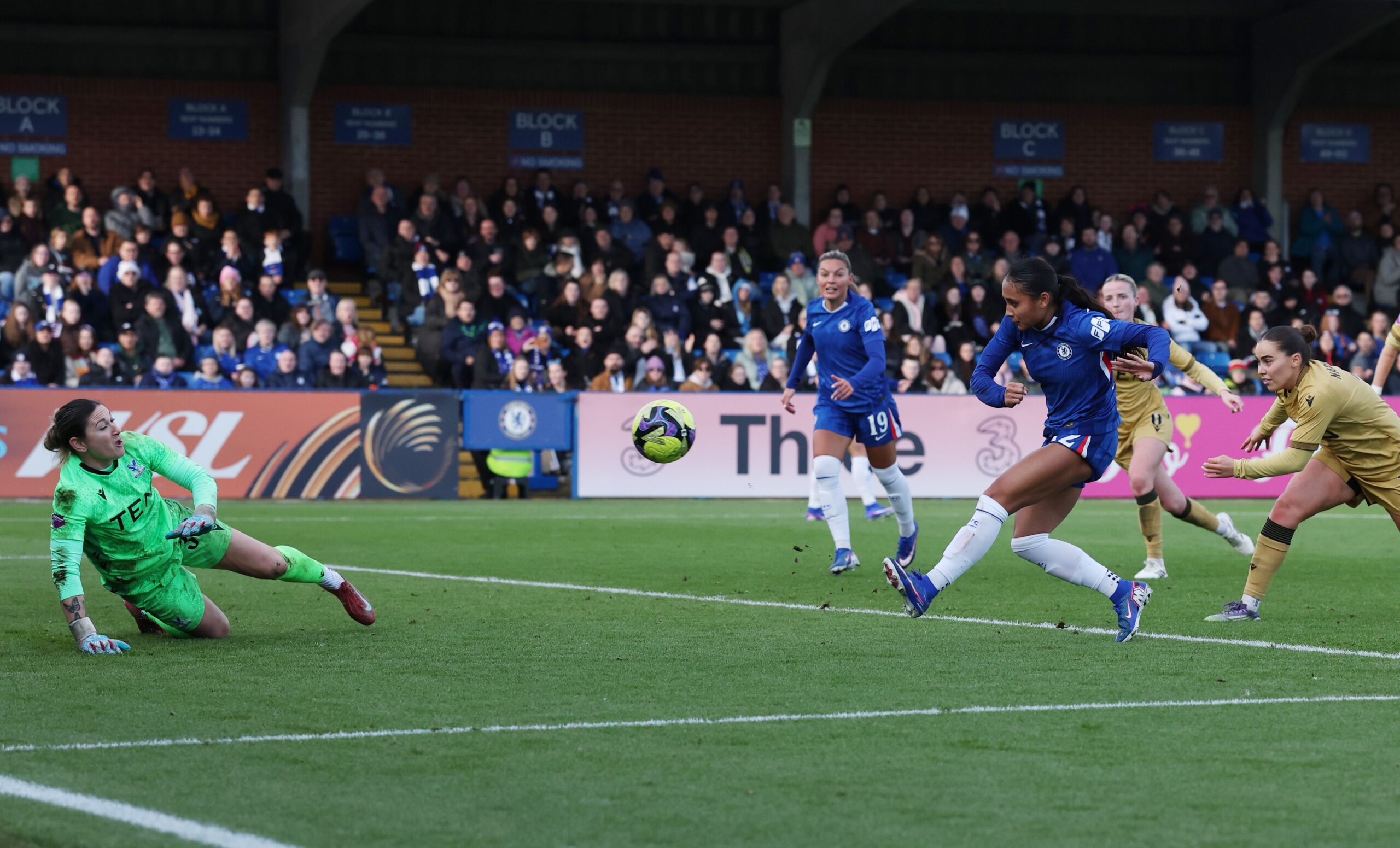 Chelsea arrasa a Crystal Palace en la FA Cup con doblete de Sam Kerr