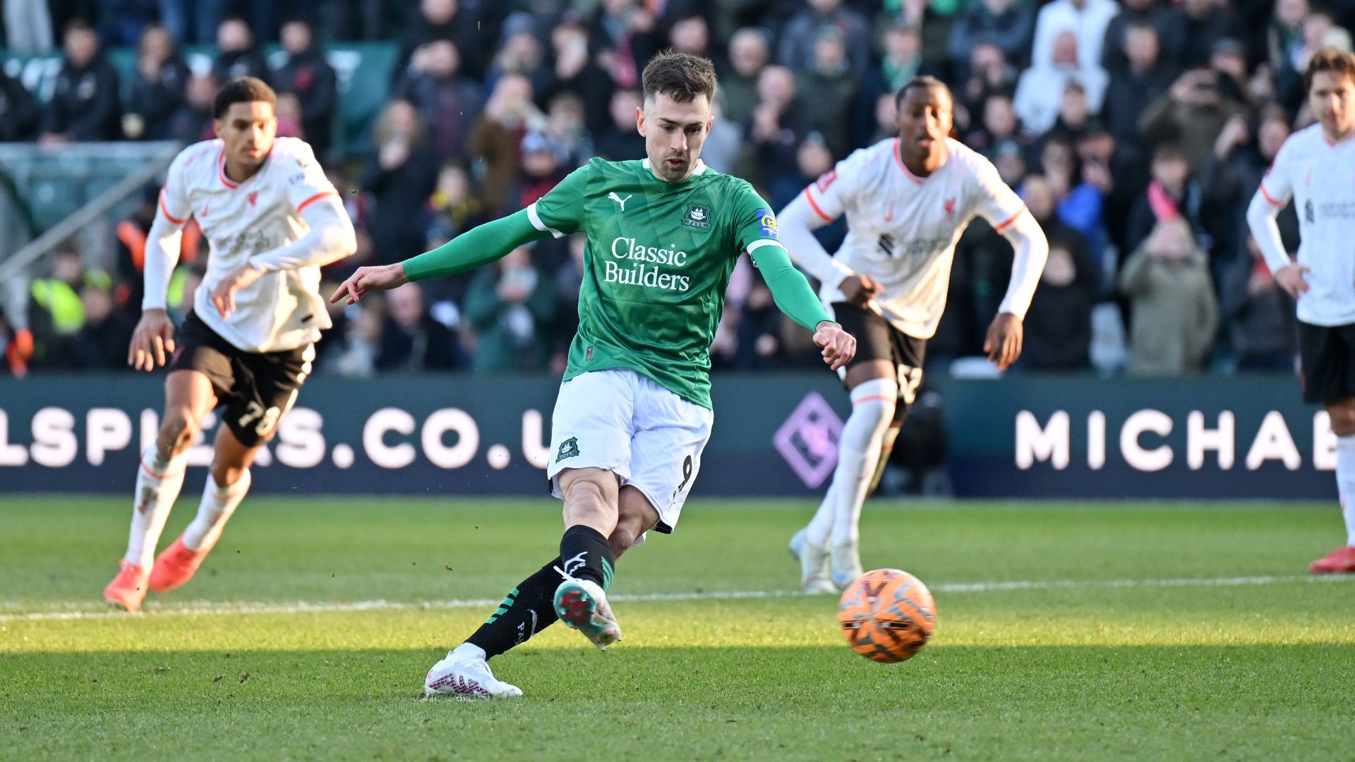 Liverpool busca evitar otra sorpresa: Arne Slot habla antes del duelo con Barnsley