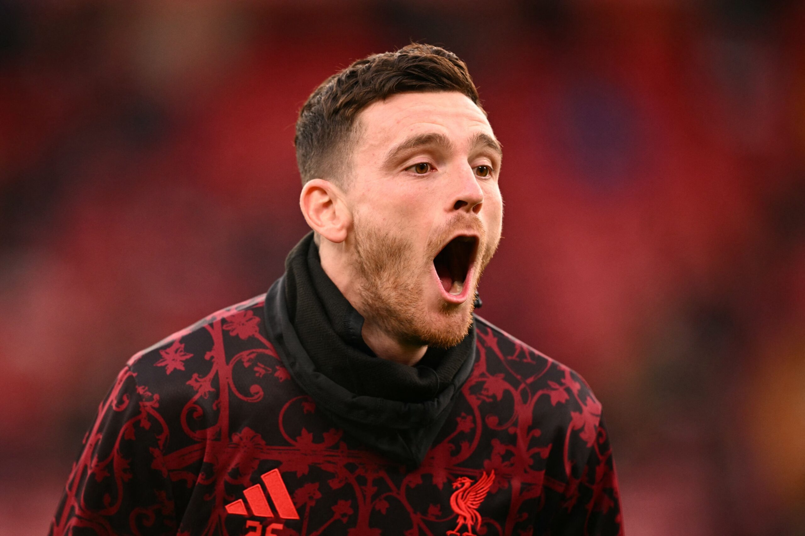 Andrew Robertson considera salir del Liverpool tras perder su puesto titular