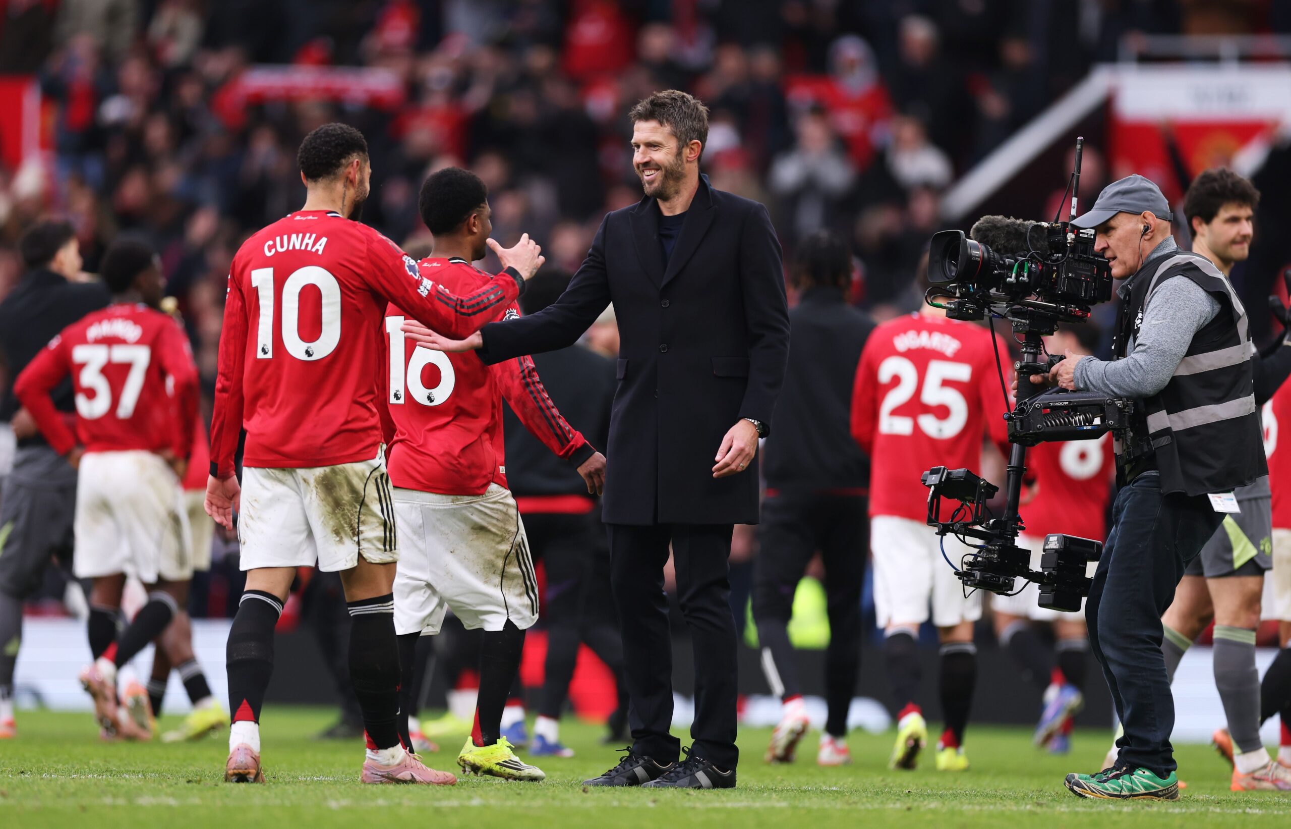 Man Utd brilla bajo Carrick mientras Man City sufre por Guehi en el derbi