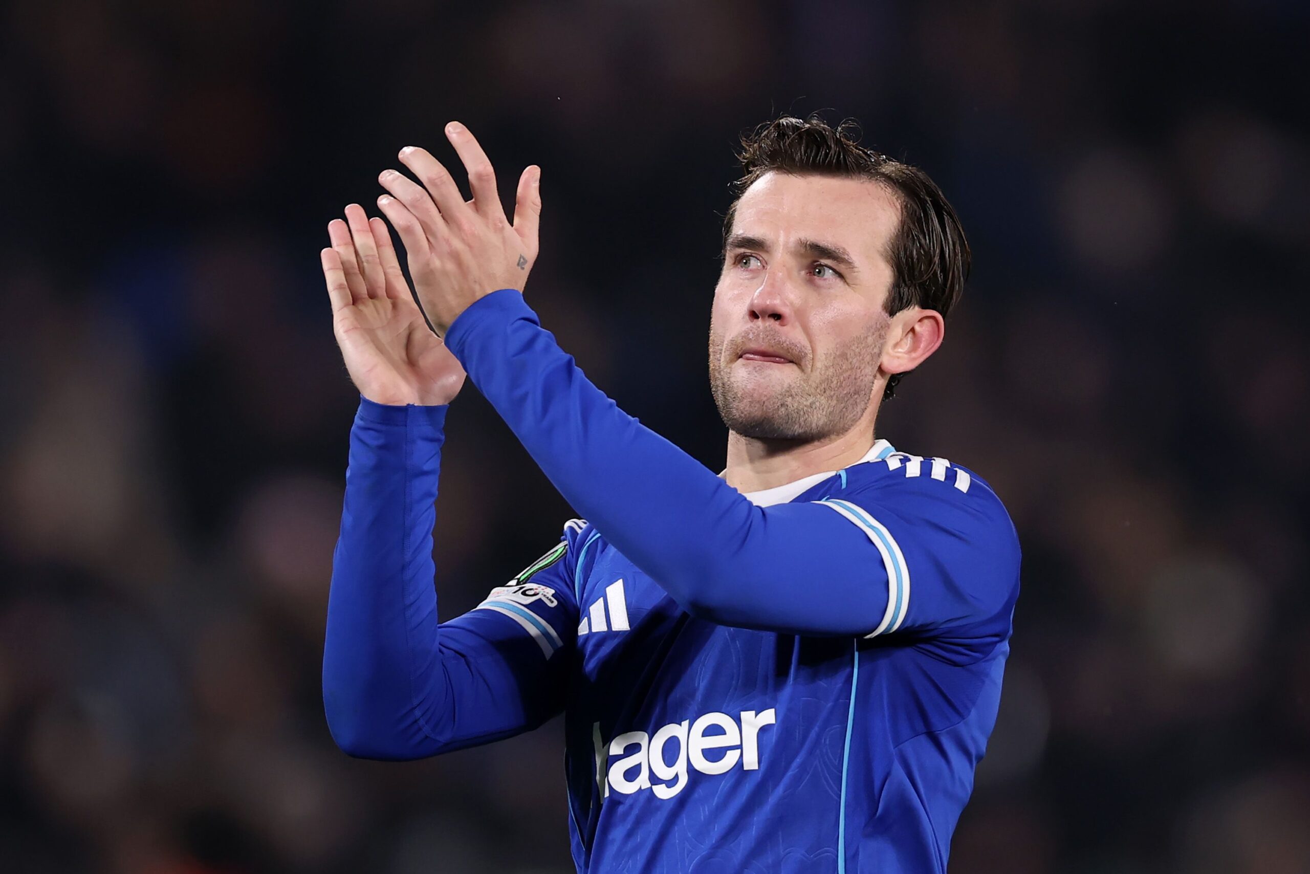 Ben Chilwell agradece a Liam Rosenior tras su regreso al Chelsea