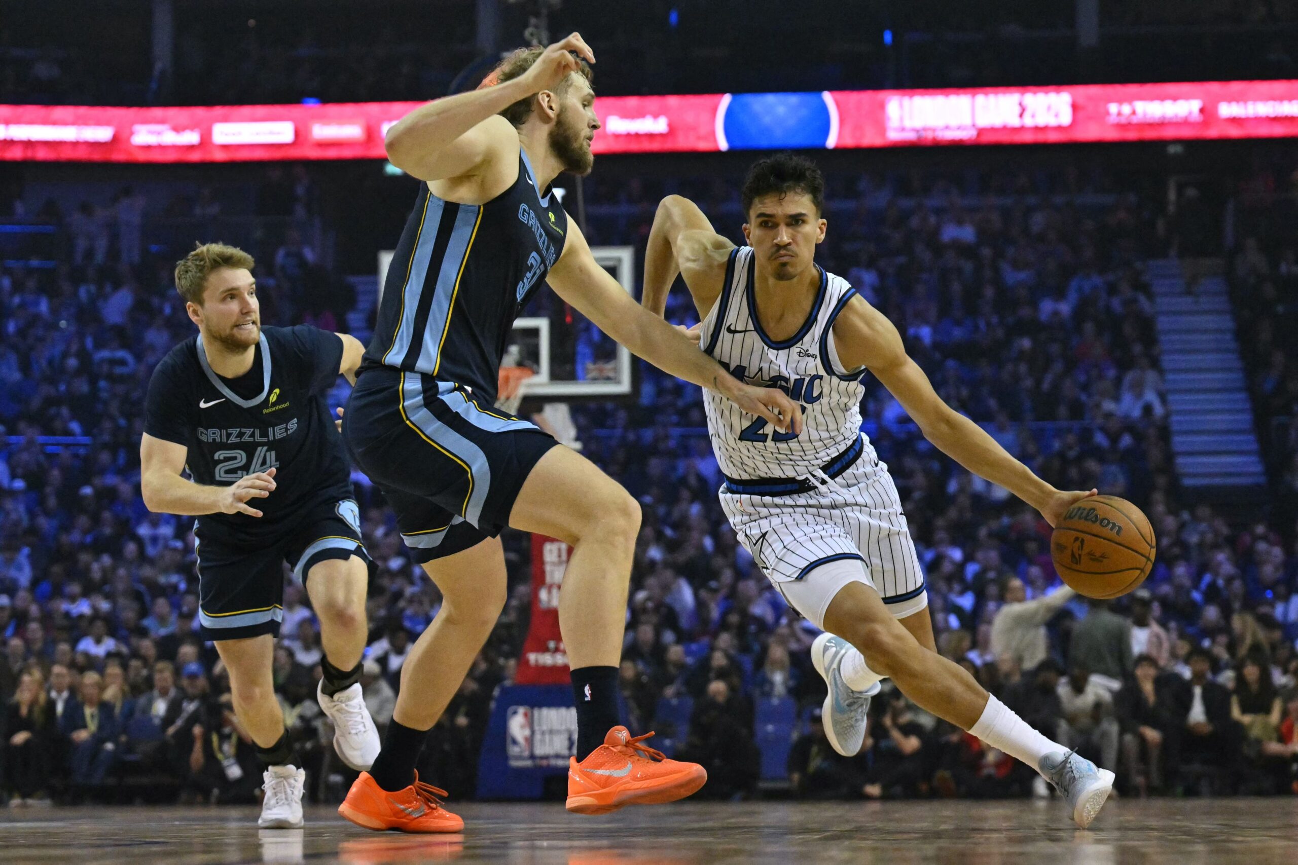 Estrellas del fútbol como Rice y Van Dijk en el NBA London Game 2023