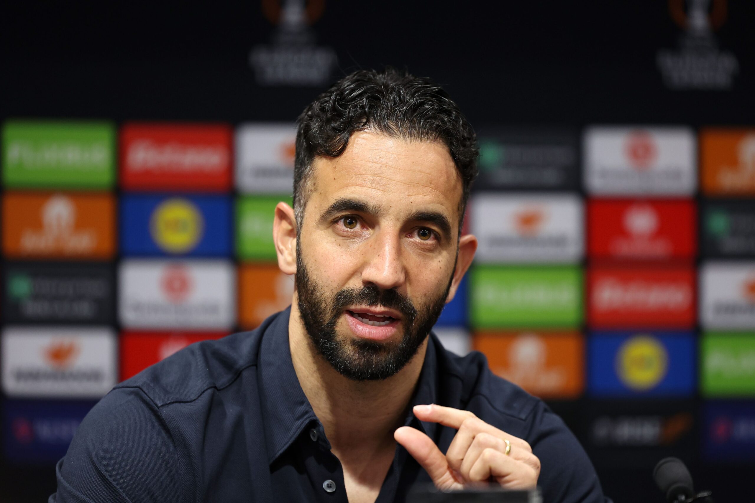 Ruben Amorim responde con tensión sobre su formación en el Manchester United