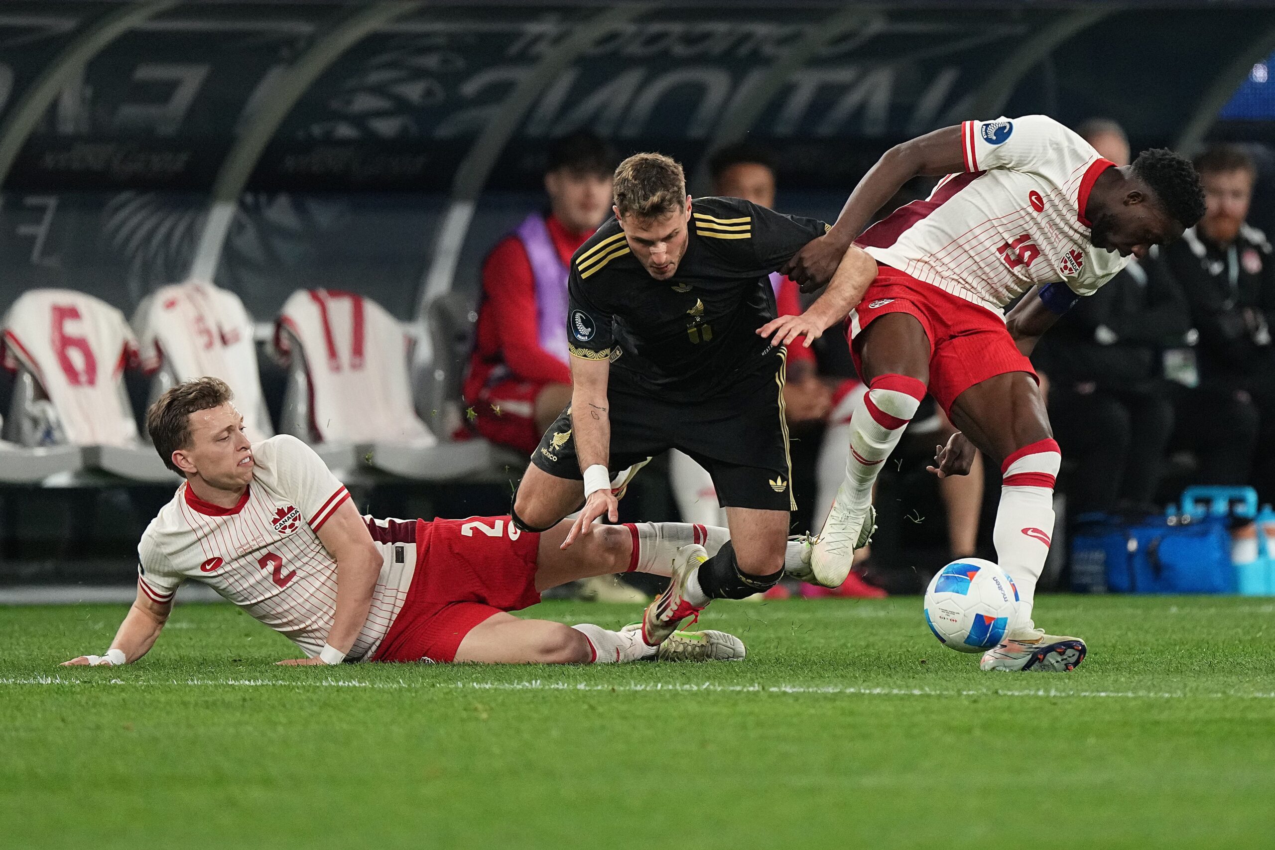 Estado del equipo masculino de Canadá: Davies y Johnston en defensa
