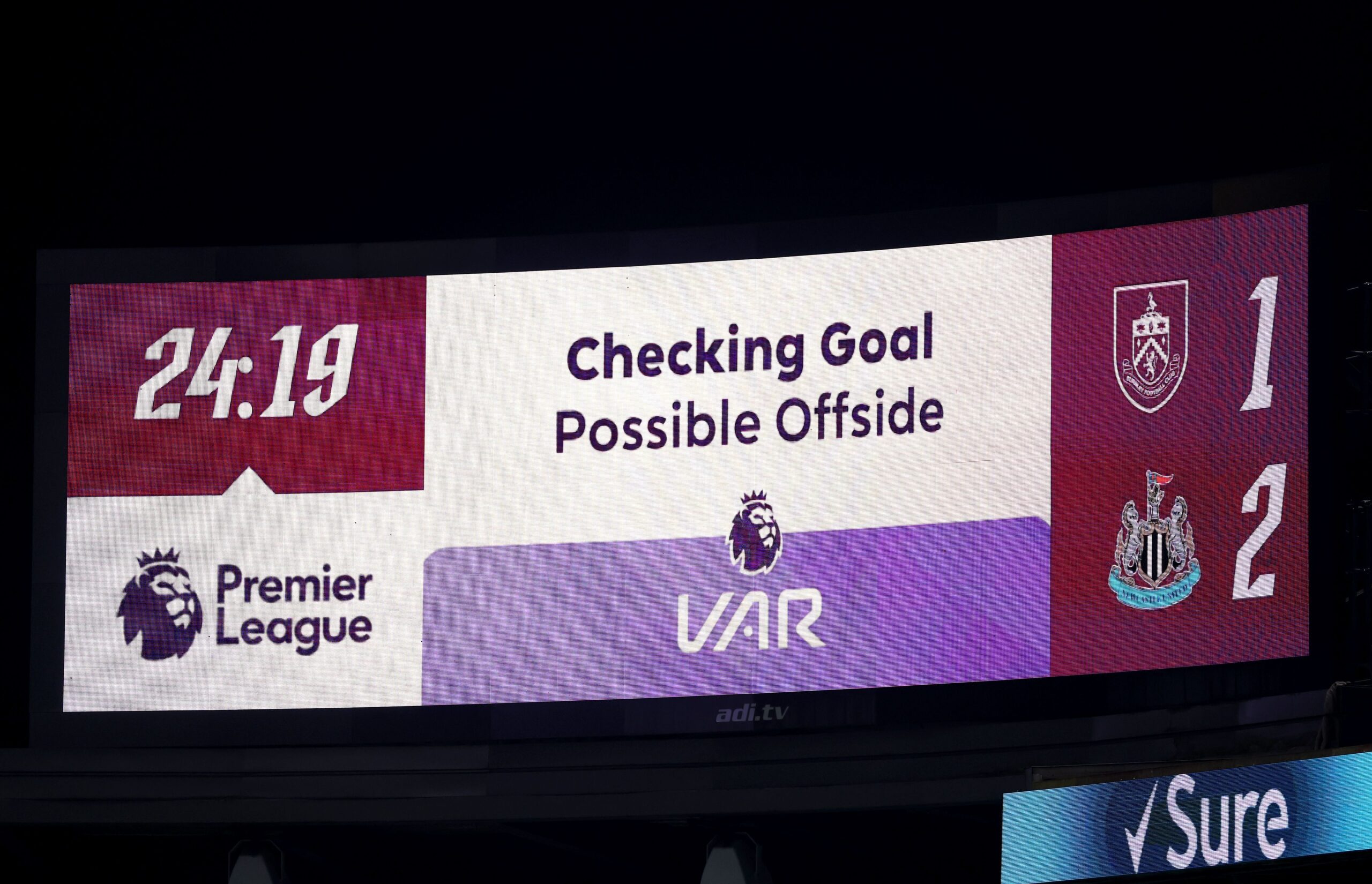 Arsène Wenger enfrenta rechazo a sus radicales propuestas sobre el fuera de juego