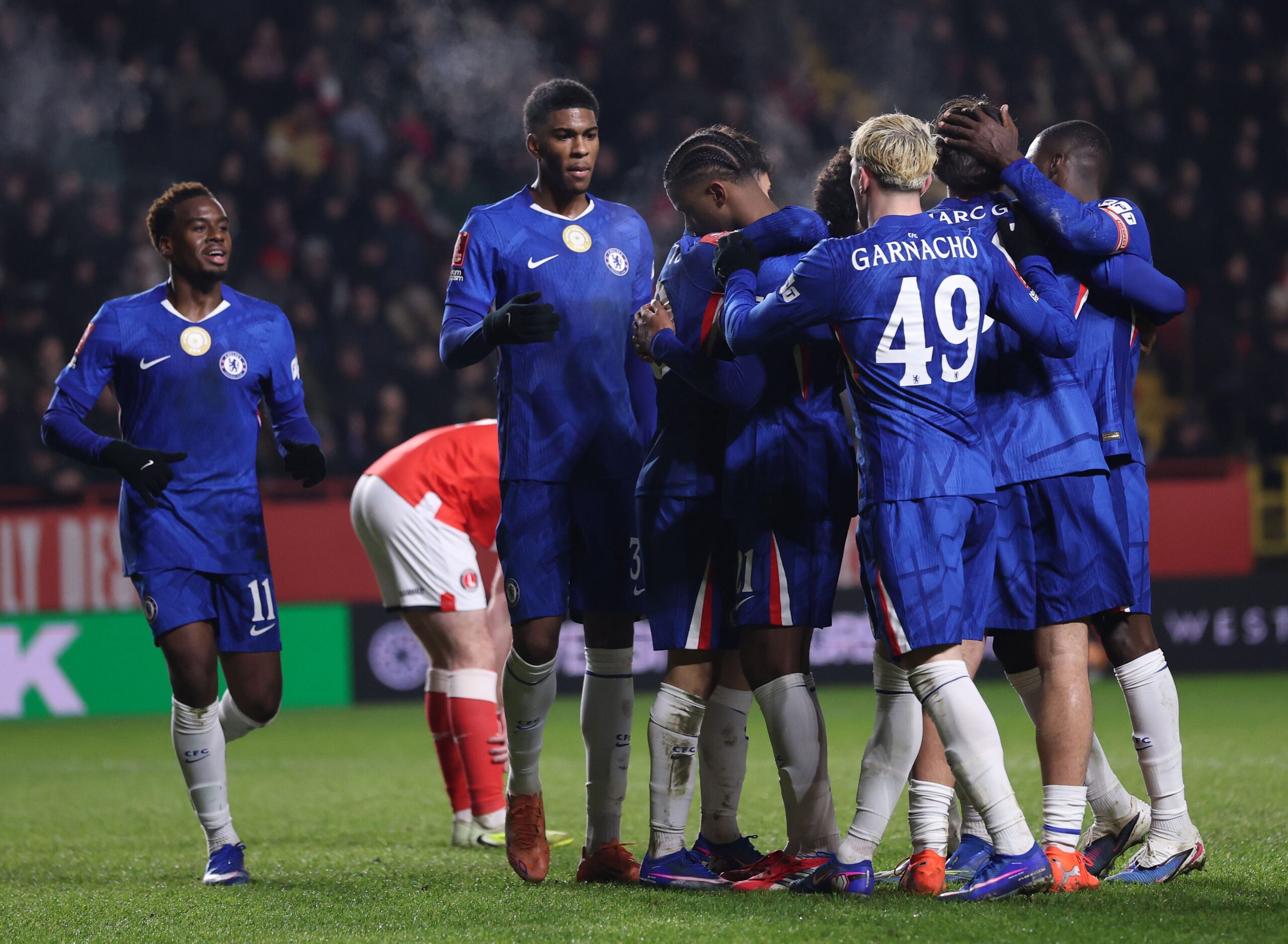 Jorrel Hato celebra impacto de Liam Rosenior en Chelsea tras ganar 5-1