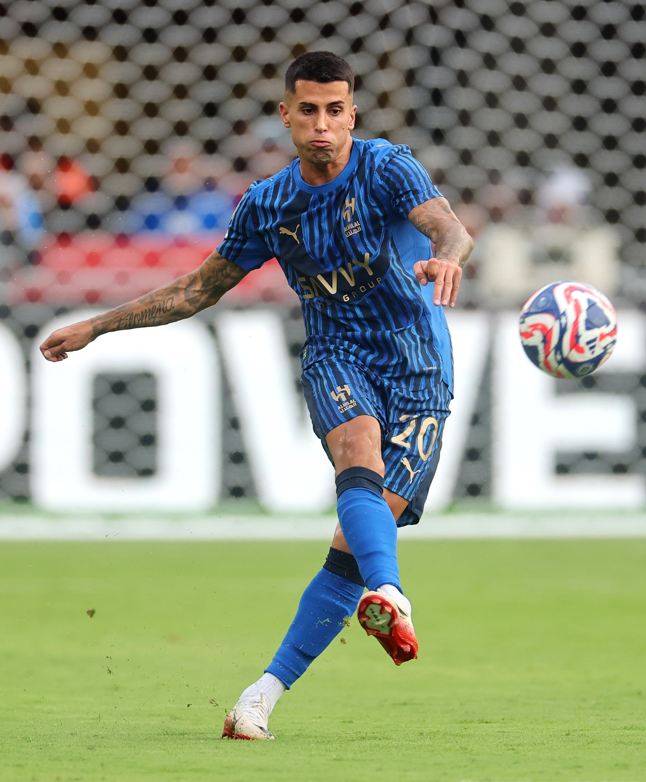 Por qué Barcelona eliminó el anuncio del fichaje de Joao Cancelo de inmediato