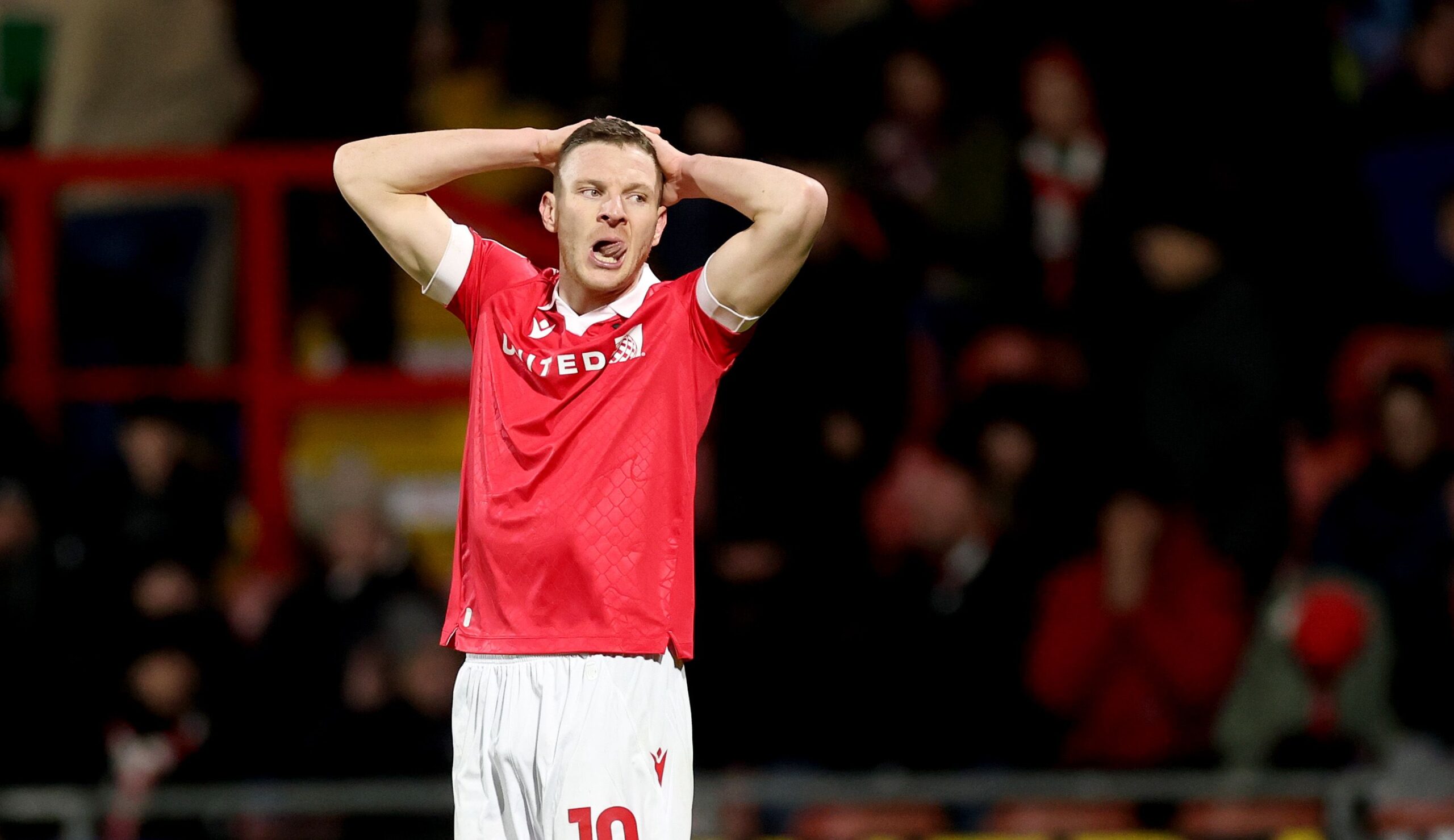 Paul Mullin regresa a Wrexham tras finalizar su préstamo con Wigan