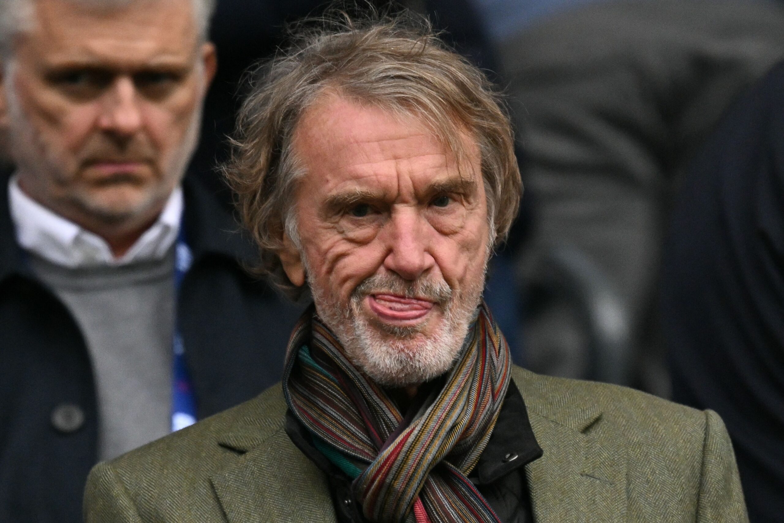 Aficionados abuchean a Jason Wilcox, director de Man Utd, en Old Trafford