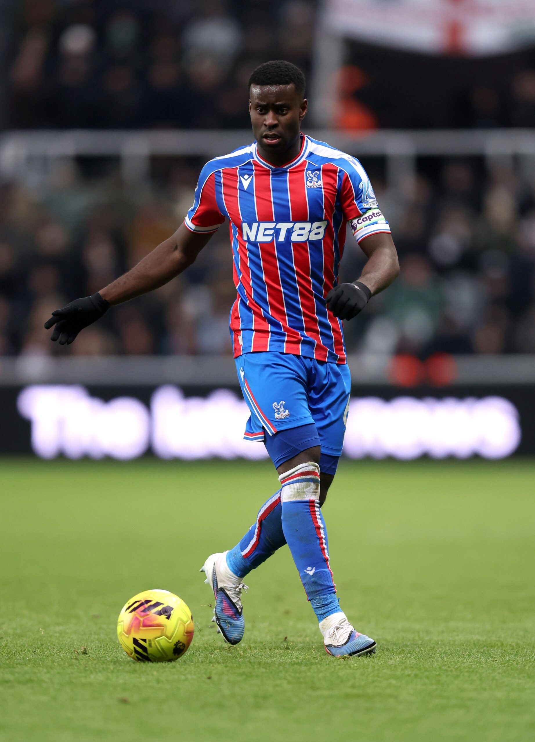 Oliver Glasner admite posible traspaso de Marc Guehi a Man City este mes